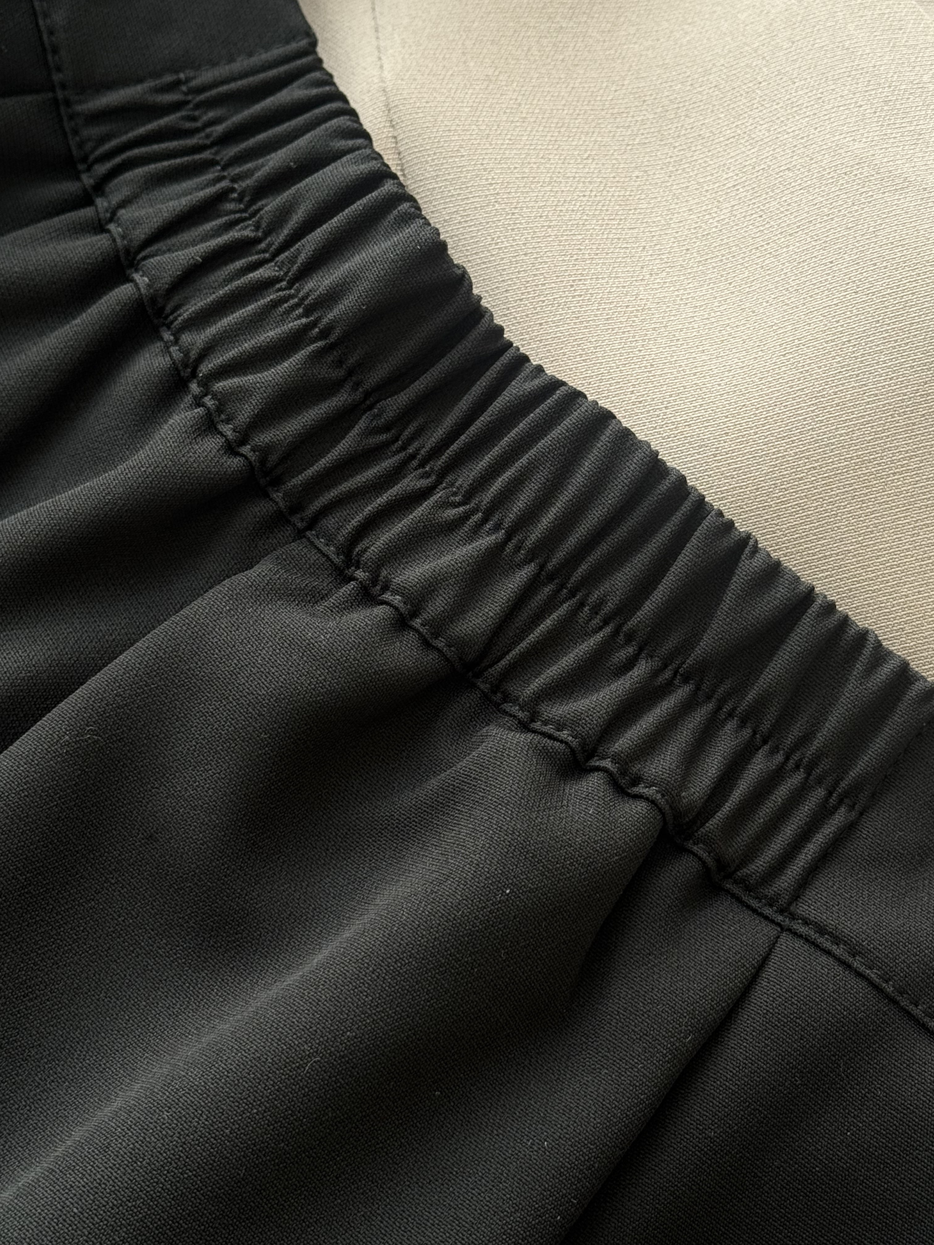 削肩式翻领马甲长裤套装