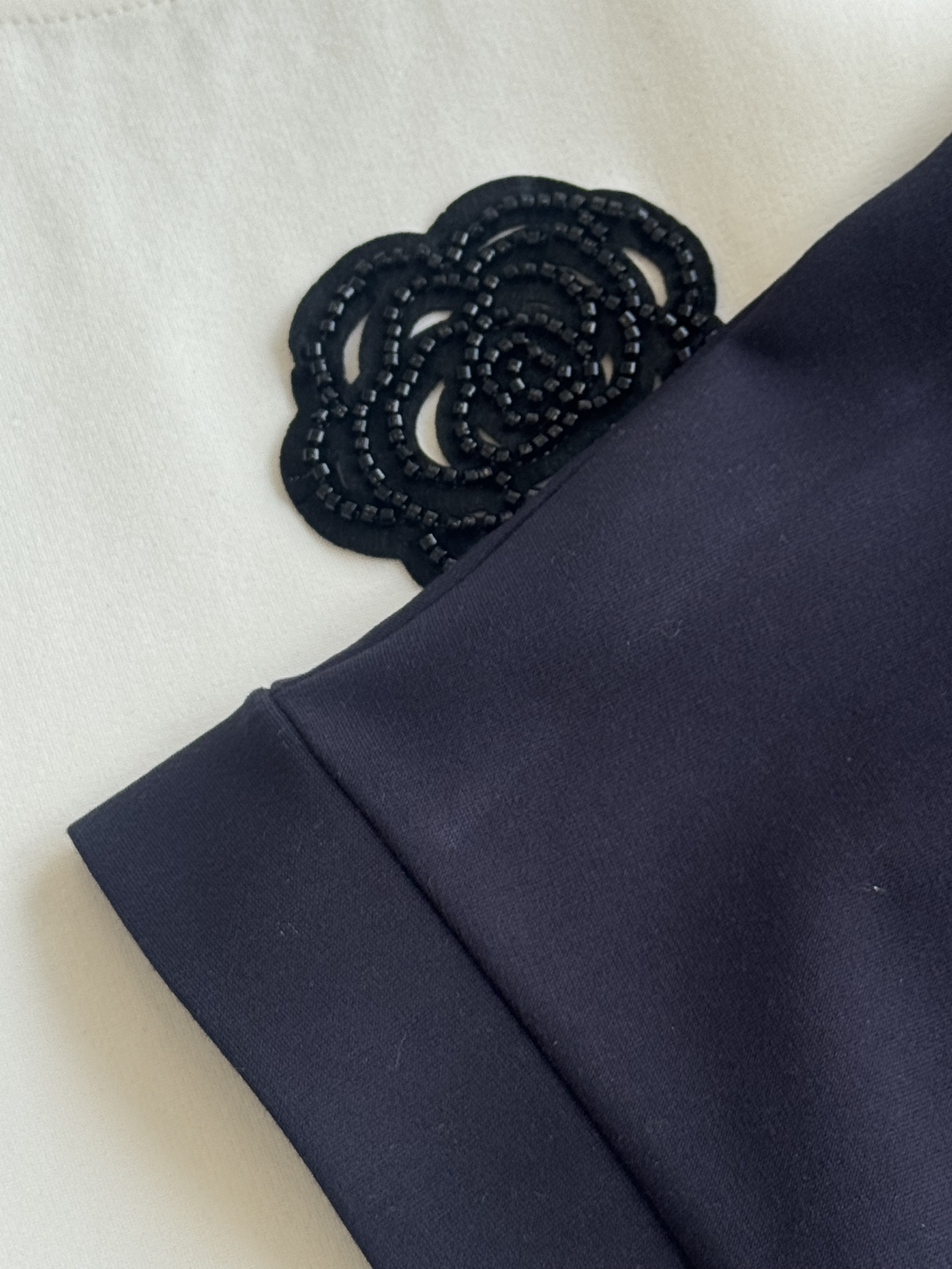 一节袖收腰玫瑰珠珠花Top