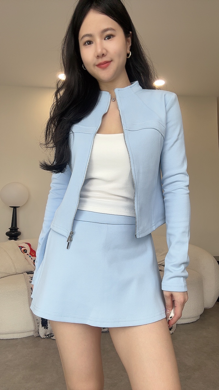 Sporty长袖外套裤裙三件式