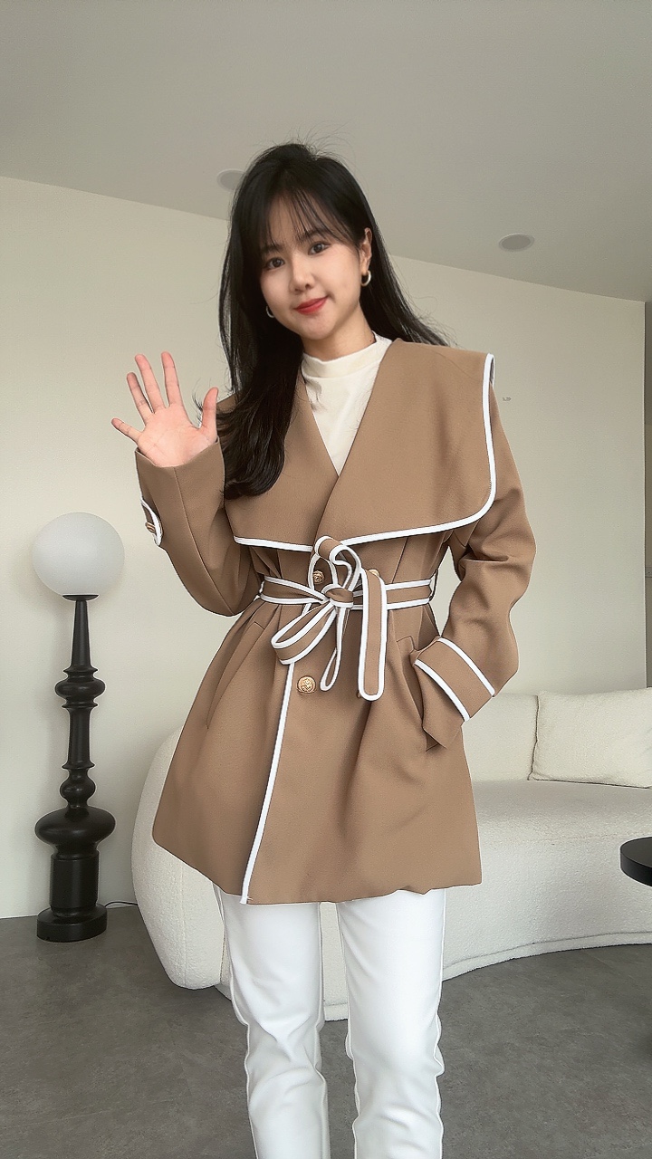 白线大翻领风衣