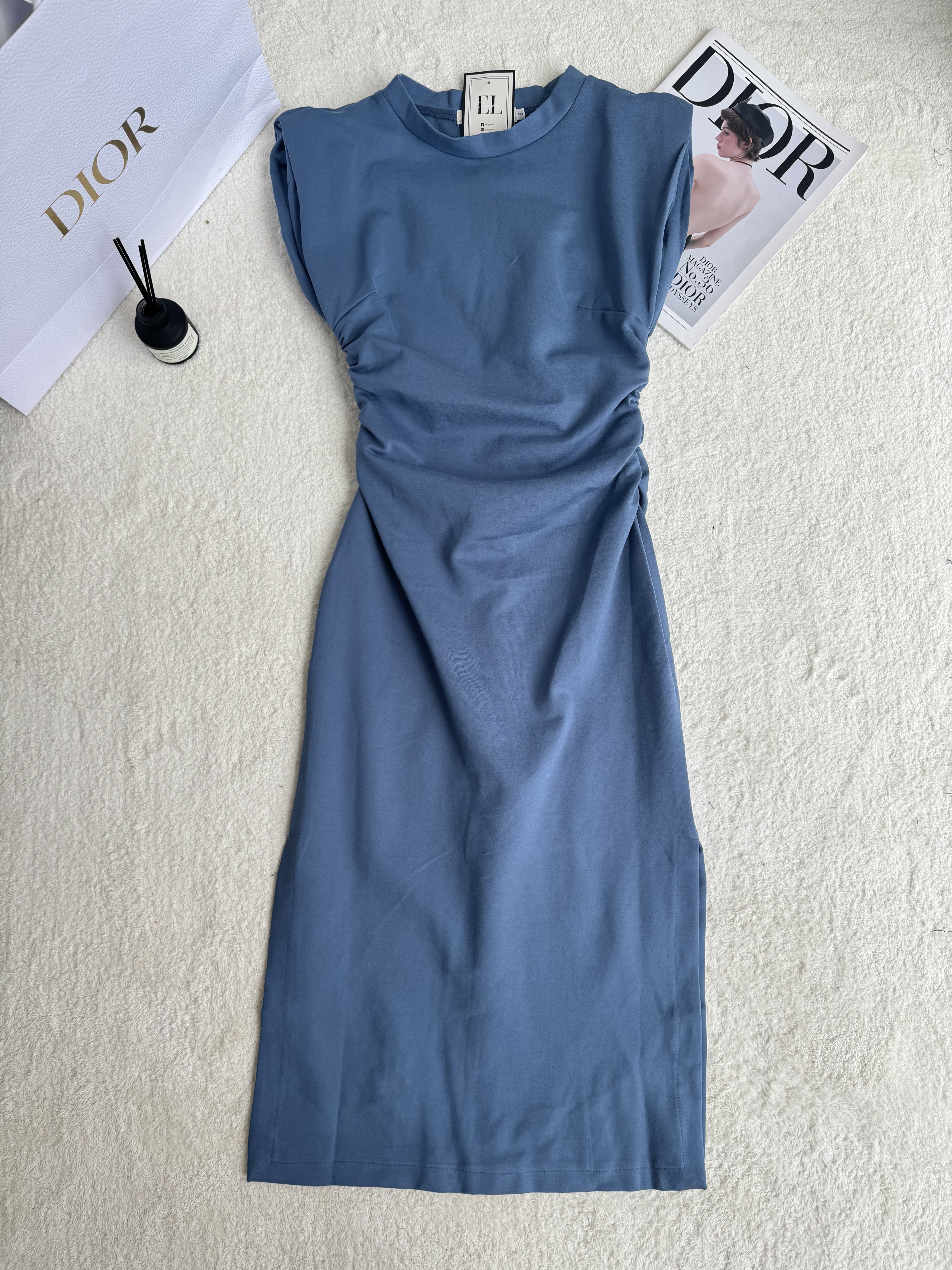 垫肩收腰连身裙