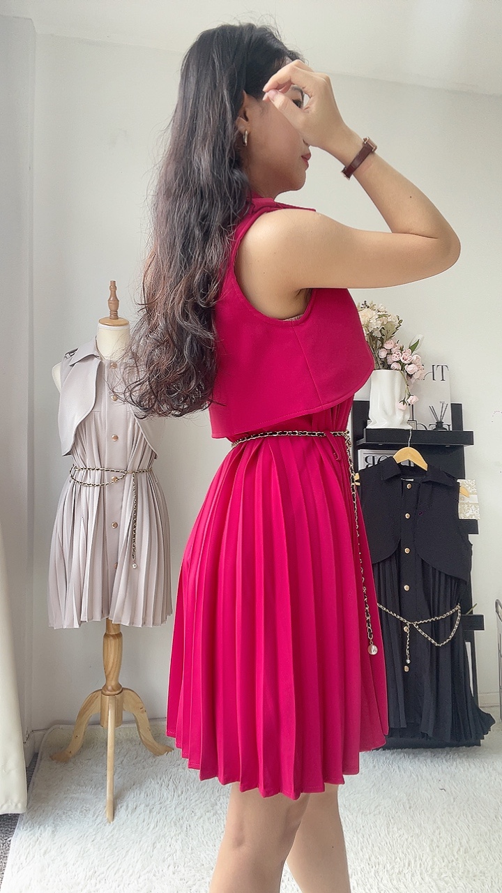 无袖斗风设计百褶连身裙（附送腰链）