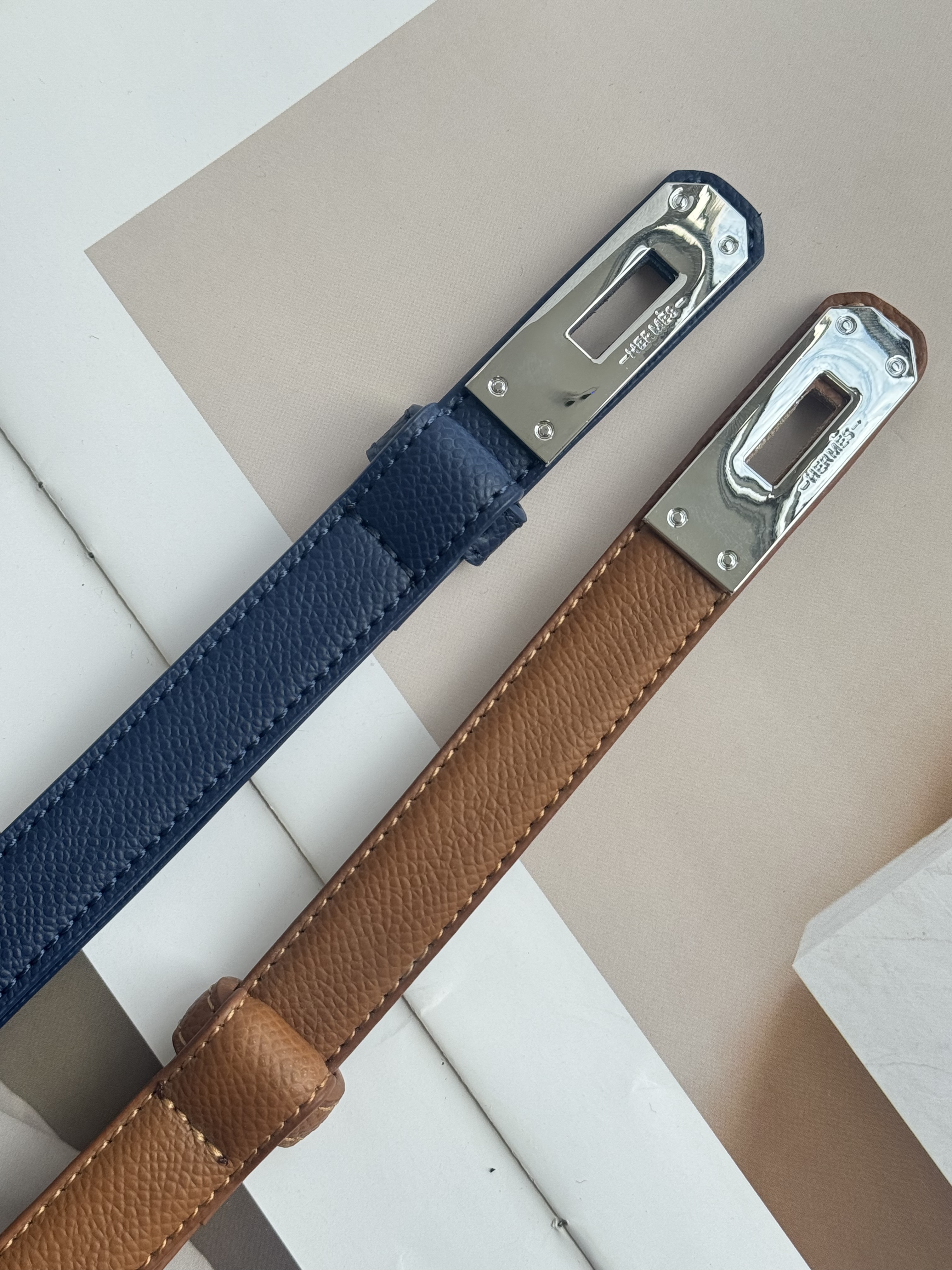 爱马风银锁调节真皮腰带