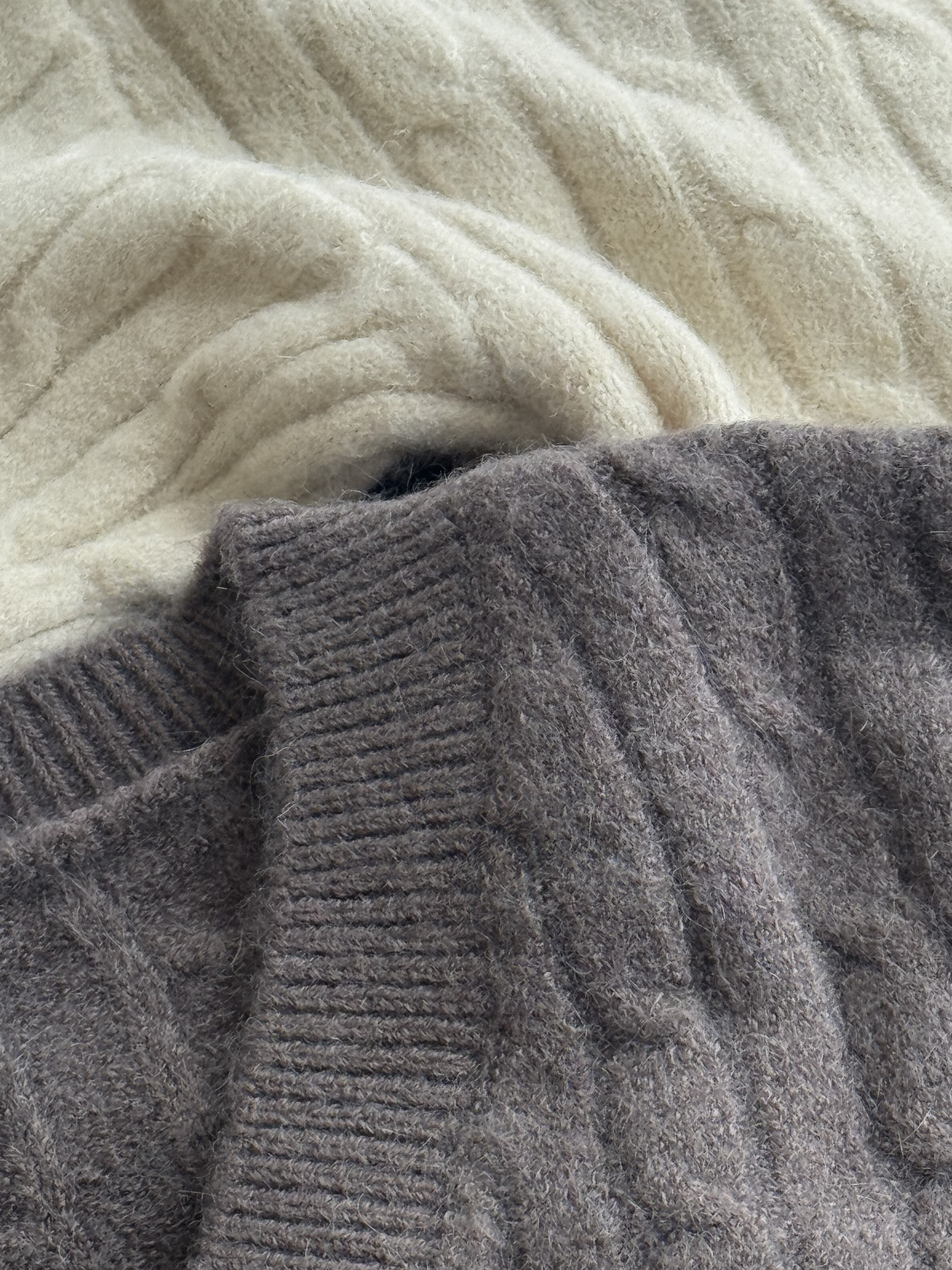 V领大麻编长袖毛衣