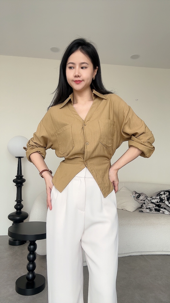 软麻感修腰设计V领长袖衬衫