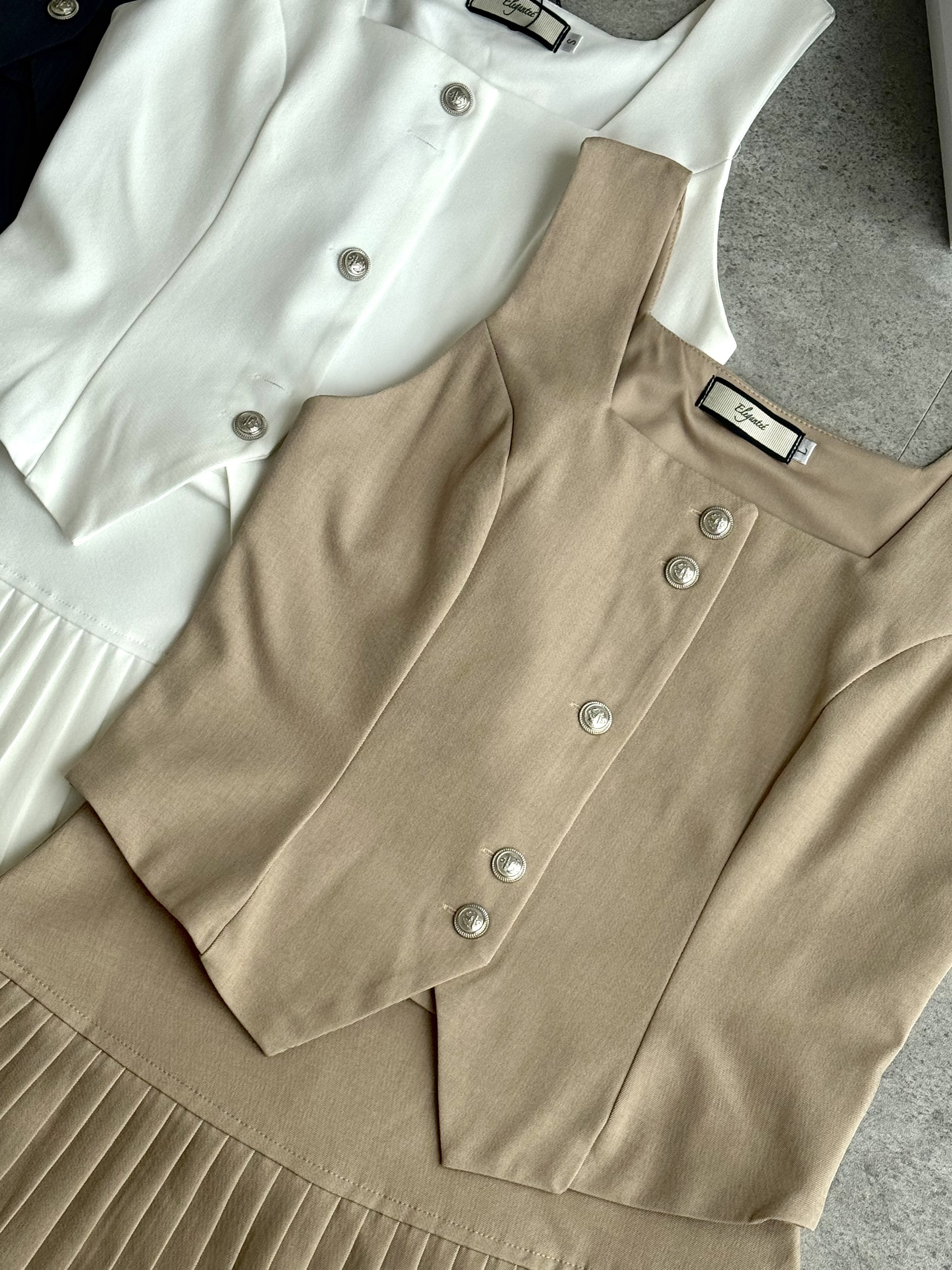 方领马甲百褶裙套装