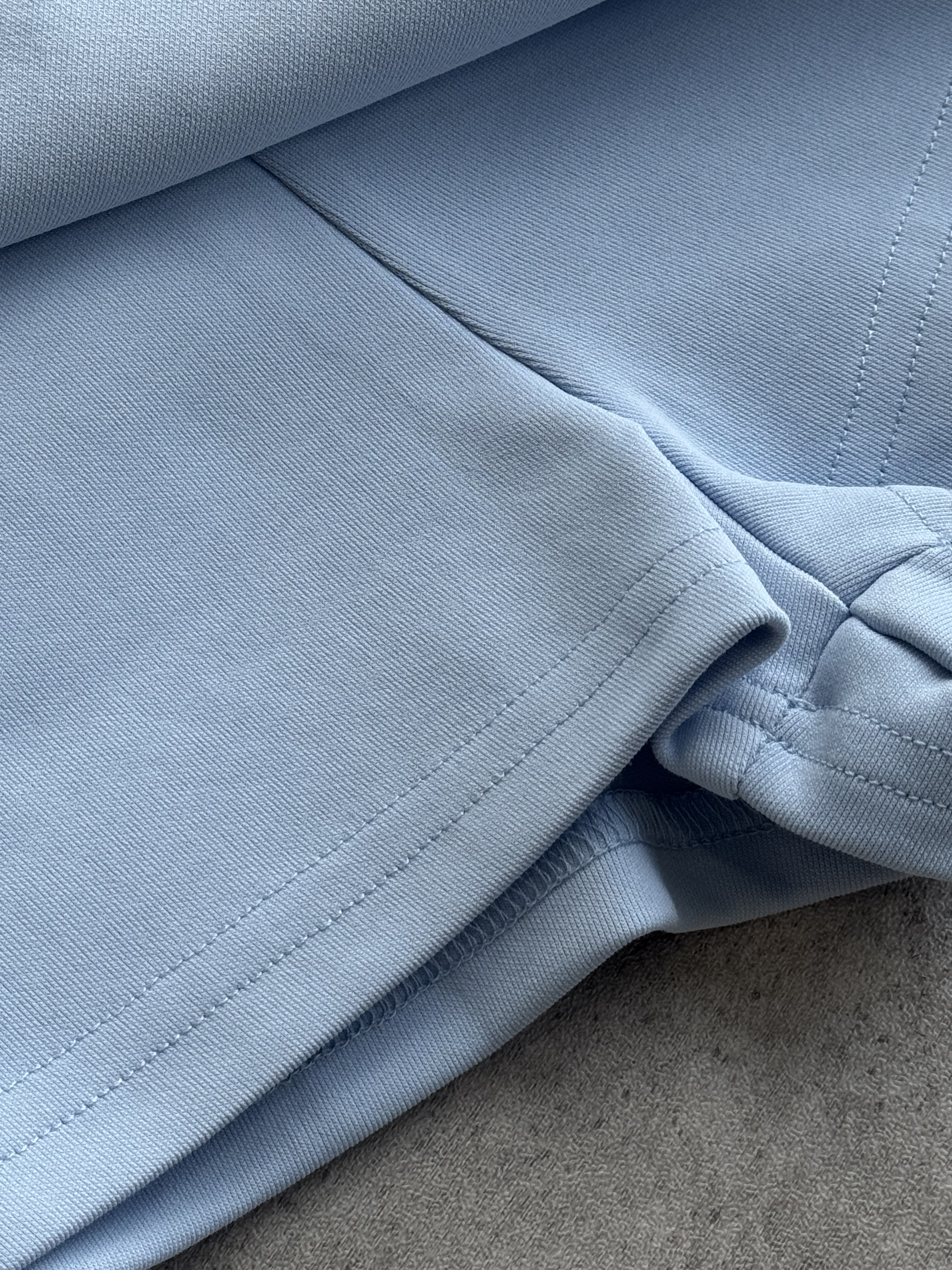 Sporty长袖外套裤裙三件式