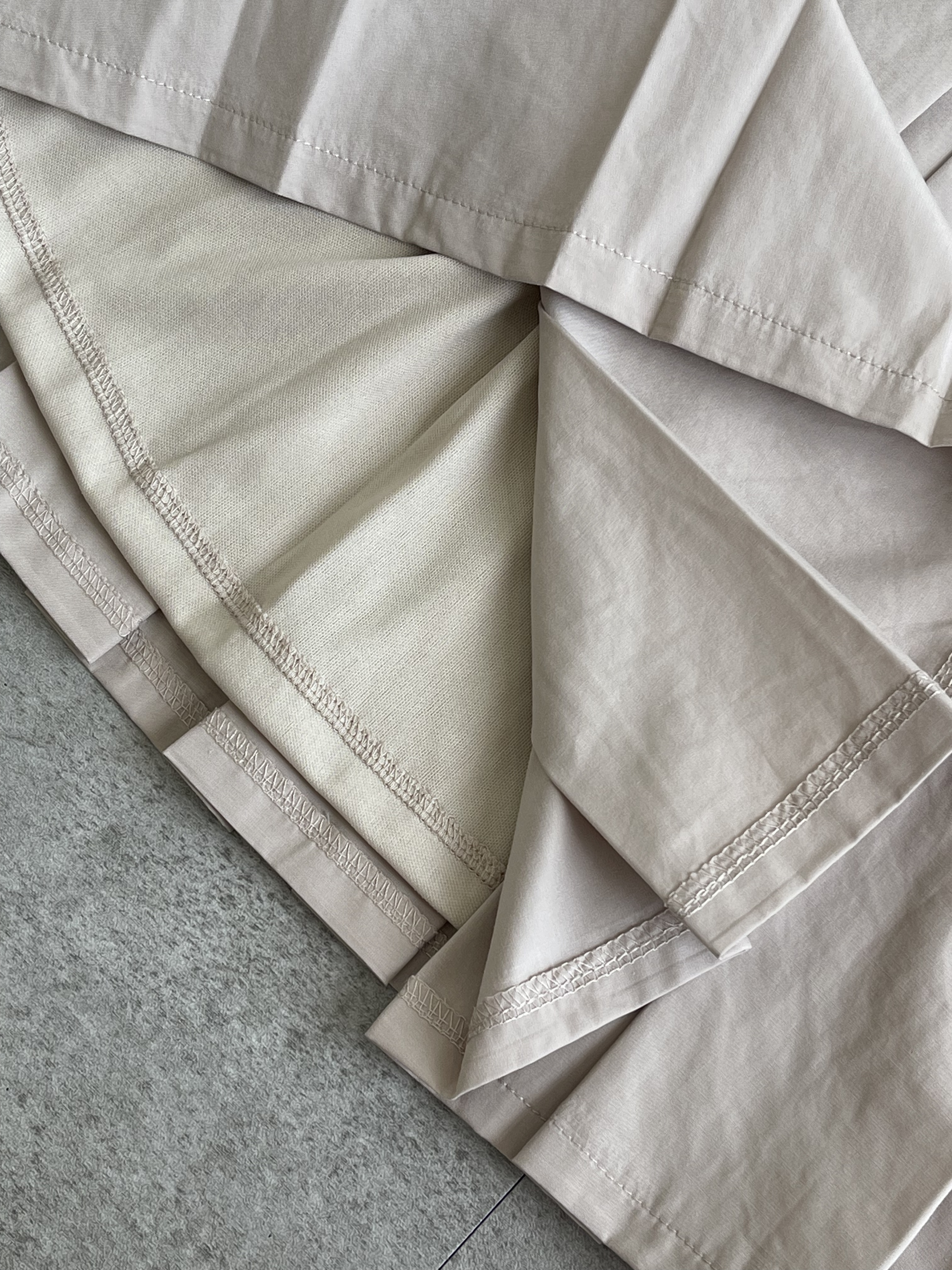 长袖衬衫混搭百褶连身裙