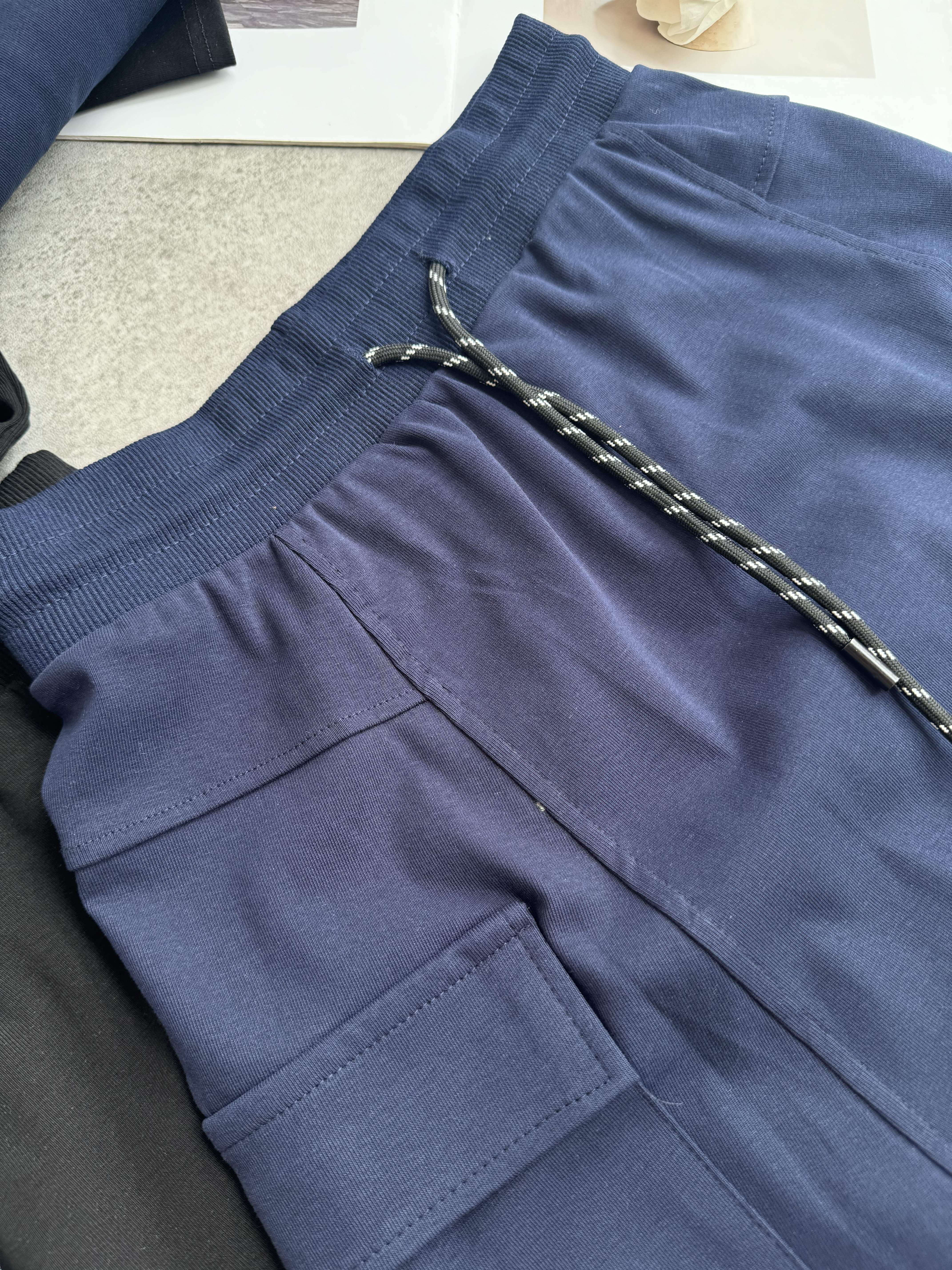 运动风中长袖短裙套装