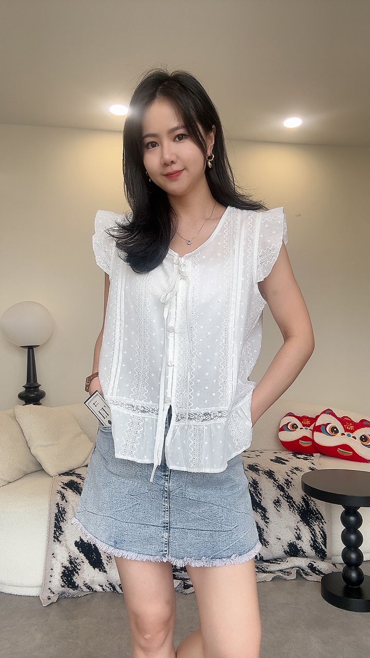 浪漫少女系蕾丝飞袖Top