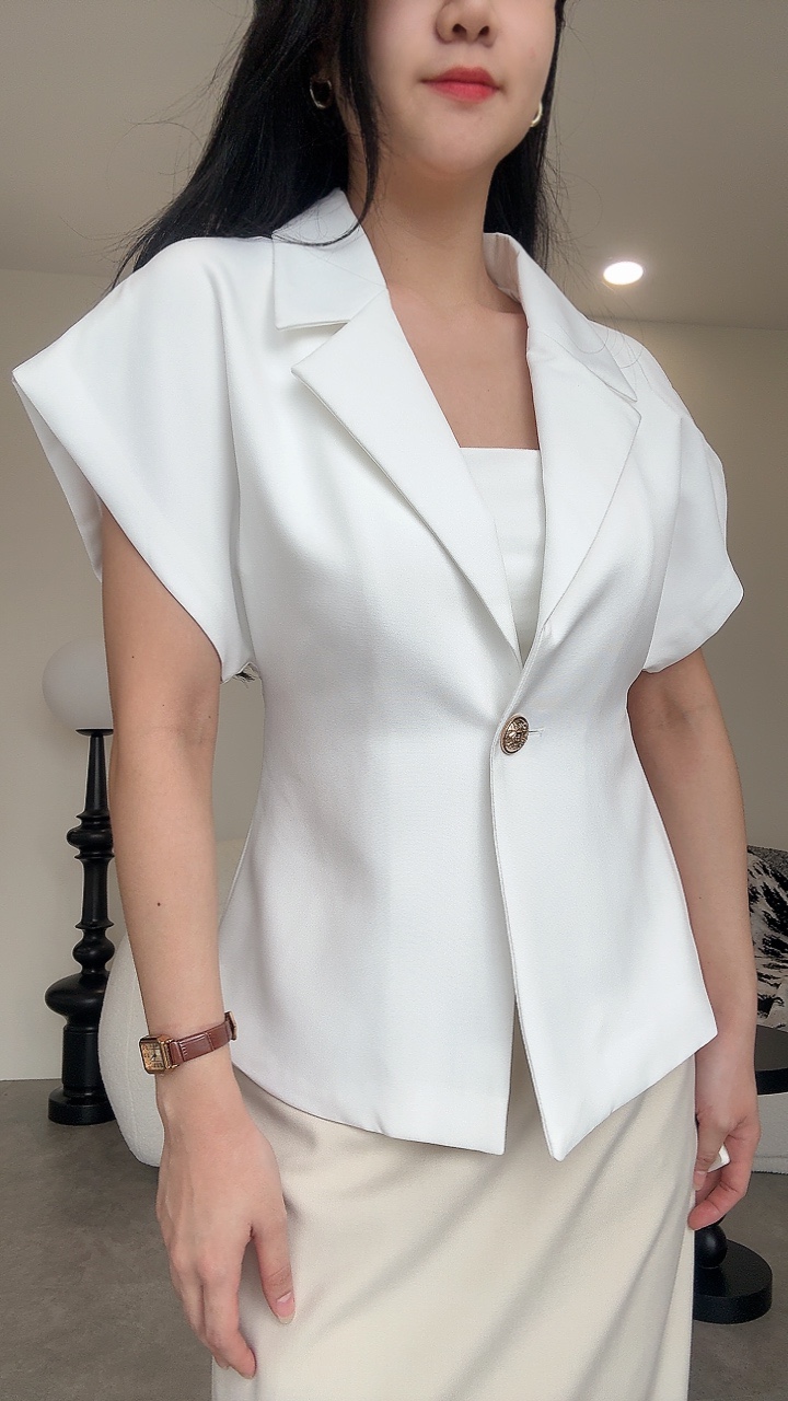 平裁袖单金扣外套