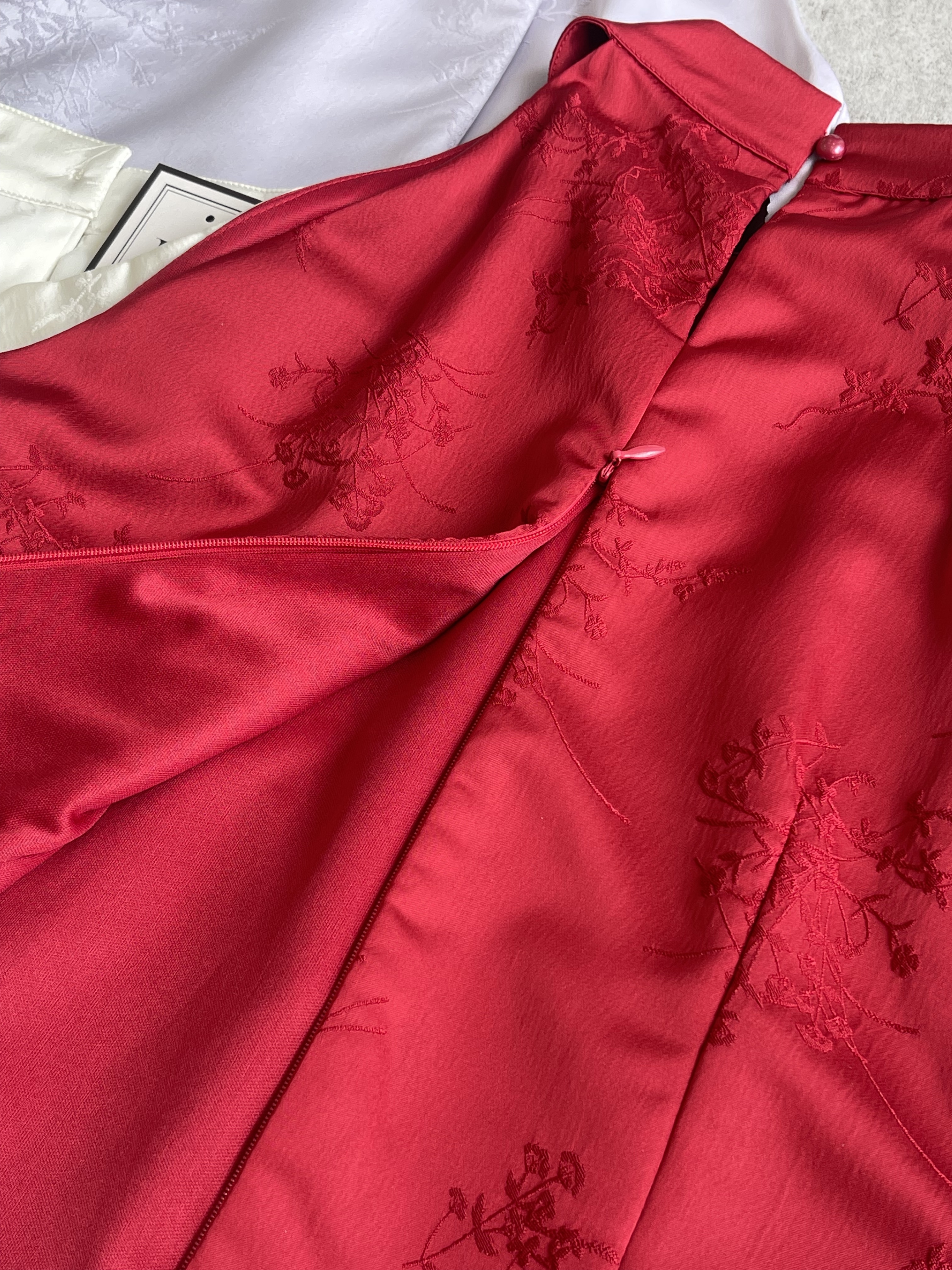 《新年》高级皱纹理压花削尖旗袍Top