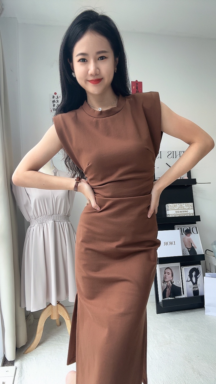 垫肩收腰连身裙