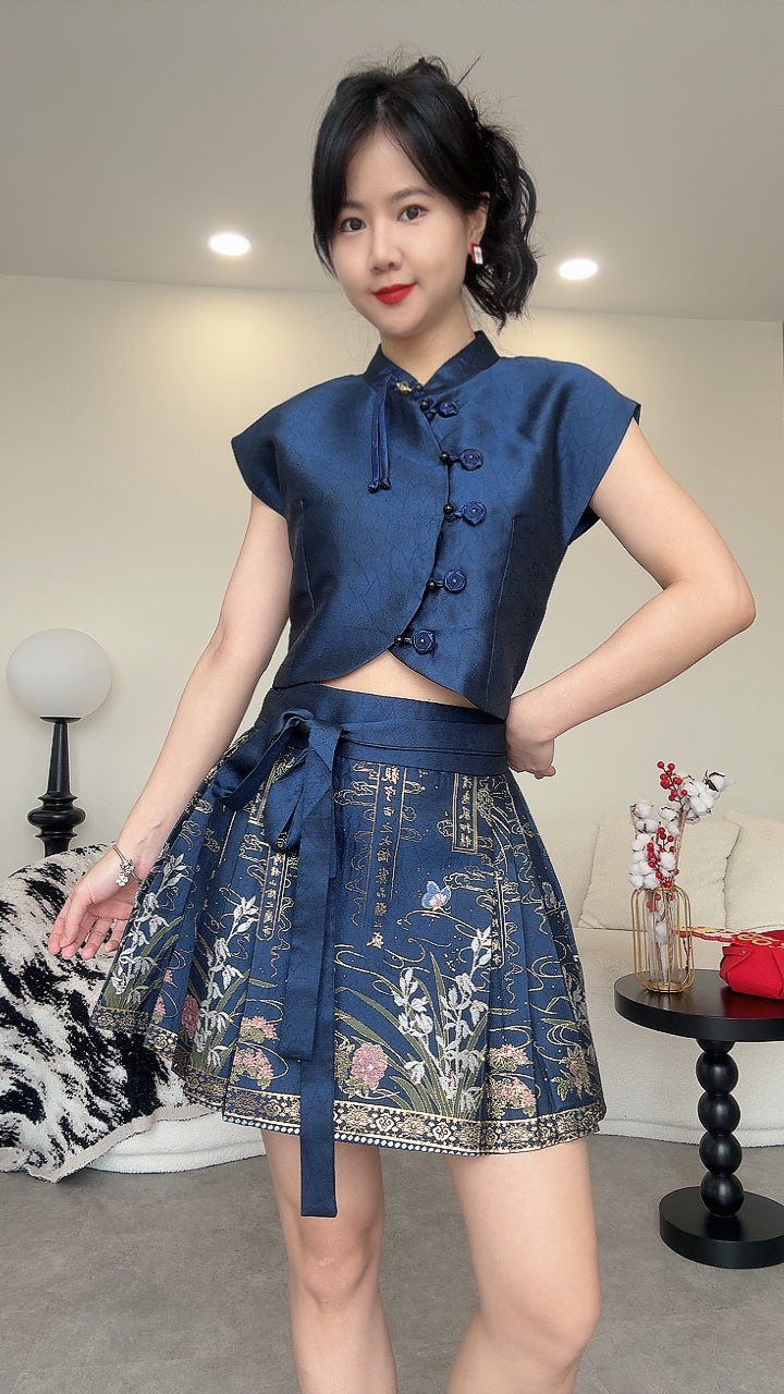 《情侣》 短版马面裙套装