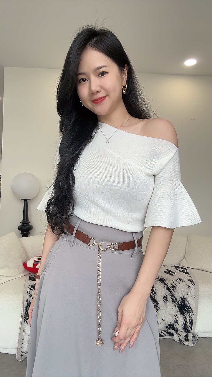 斜肩伞子袖针织Top