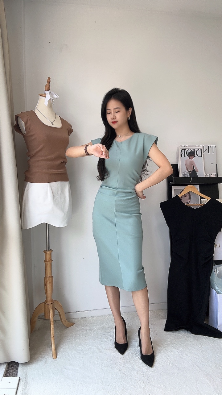 优雅收腰皱褶连身裙