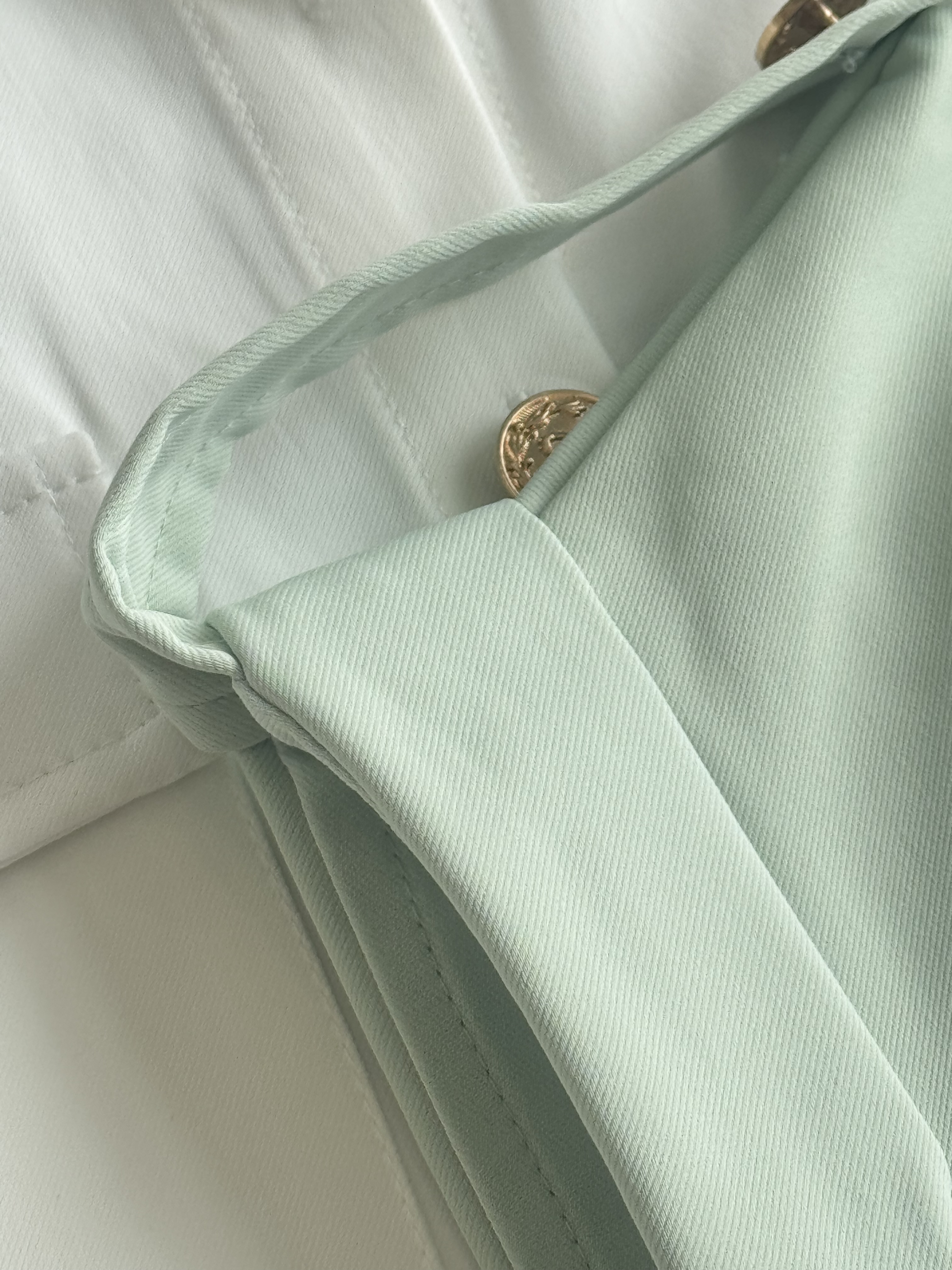 金扣扣卷袖军肩带抗皱Top