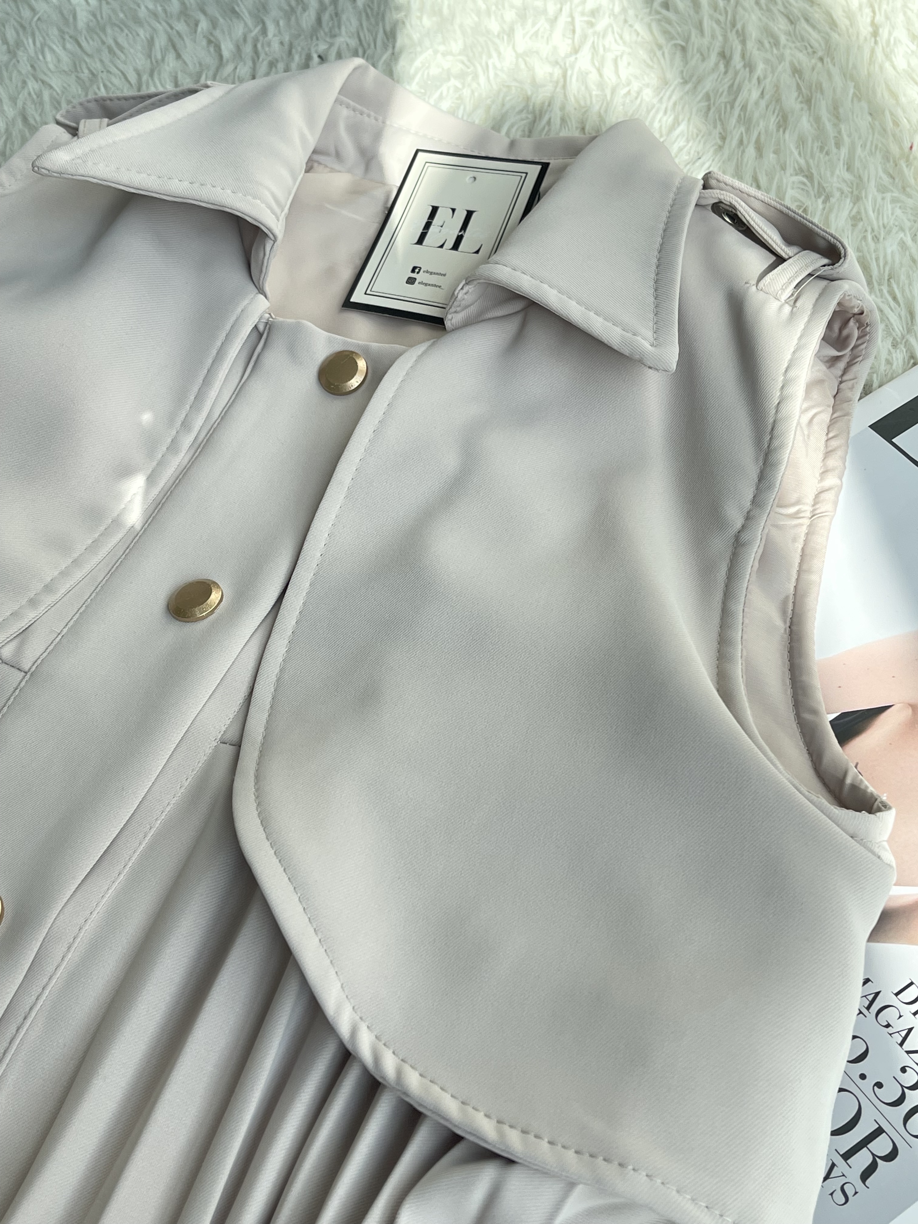 无袖斗风设计百褶连身裙（附送腰链）