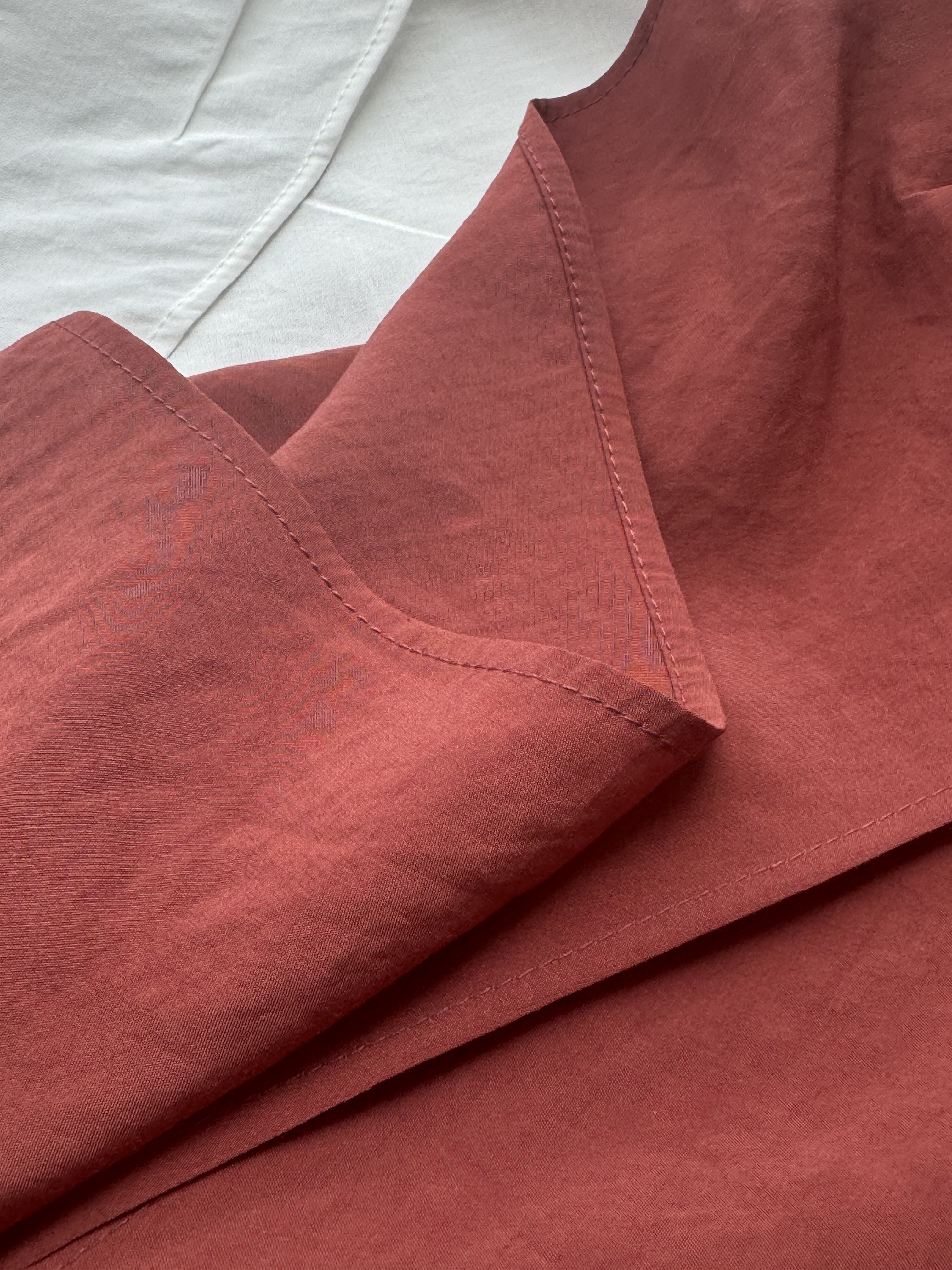 度假风长条带挂脖V领上衣