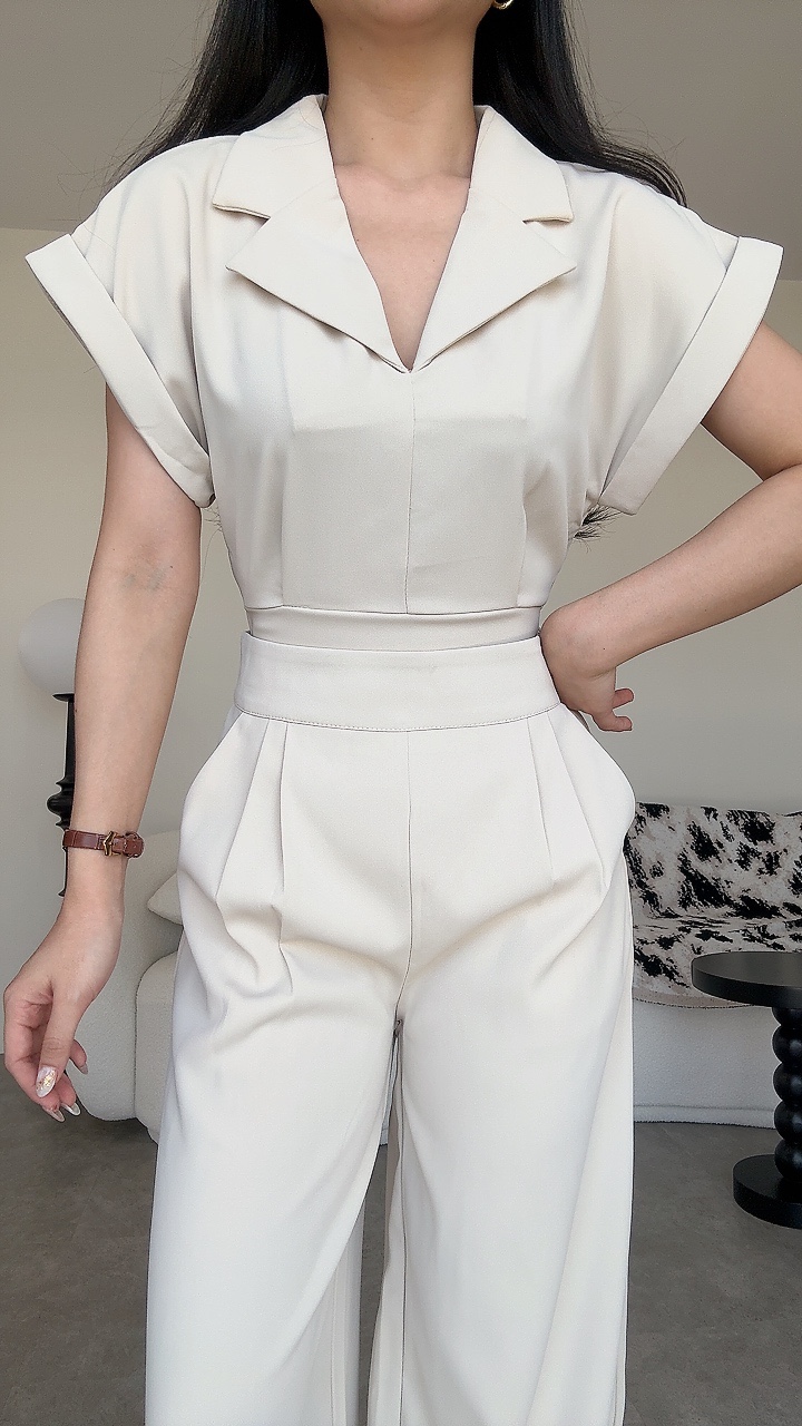 卷袖翻领塑胶腰带长裤套装