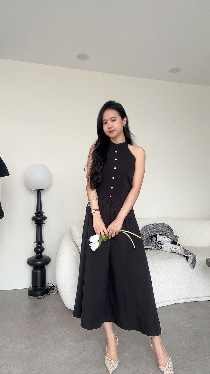 优雅挂脖修腰上衣