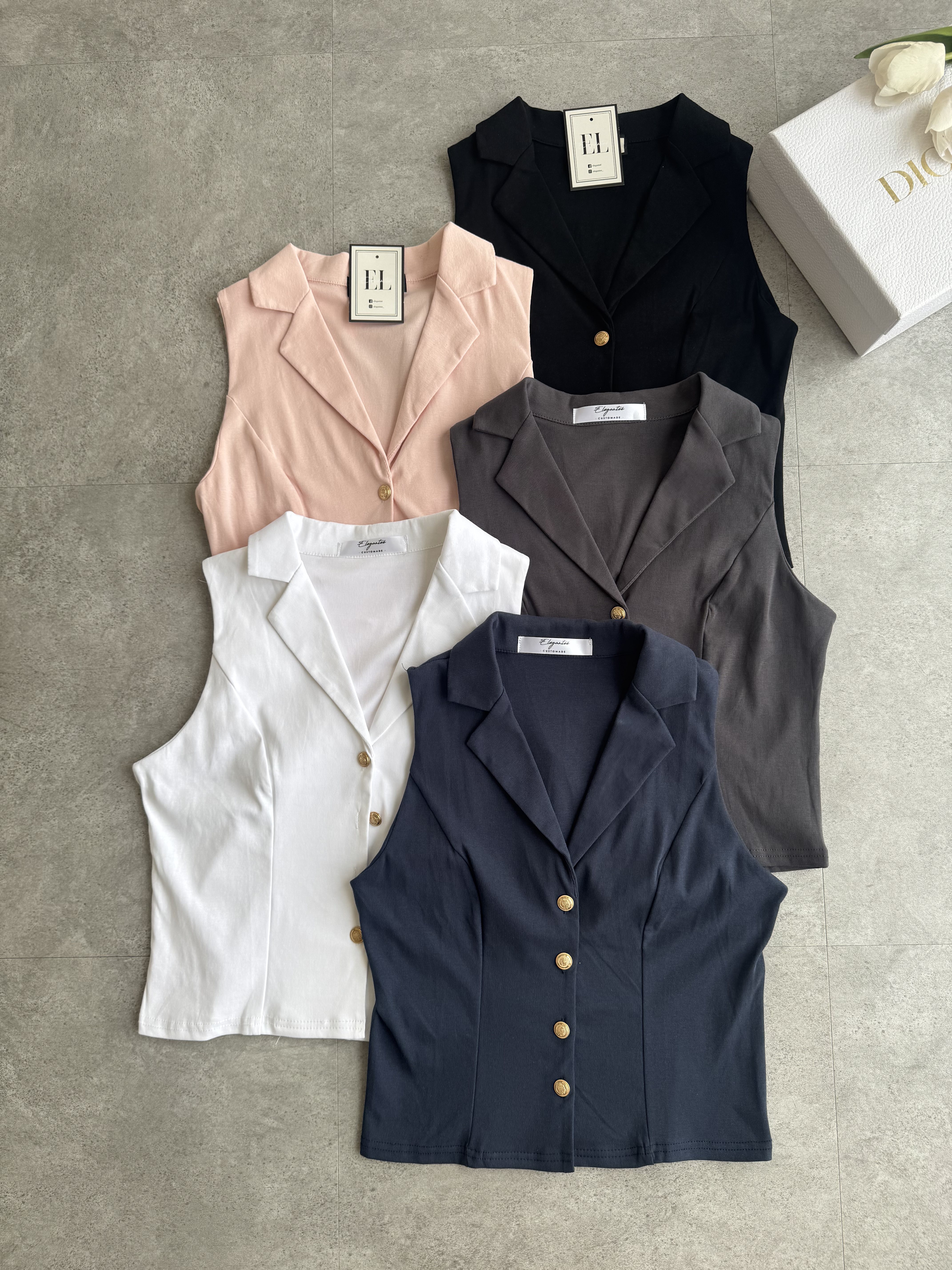 复古金扣无袖翻领Top