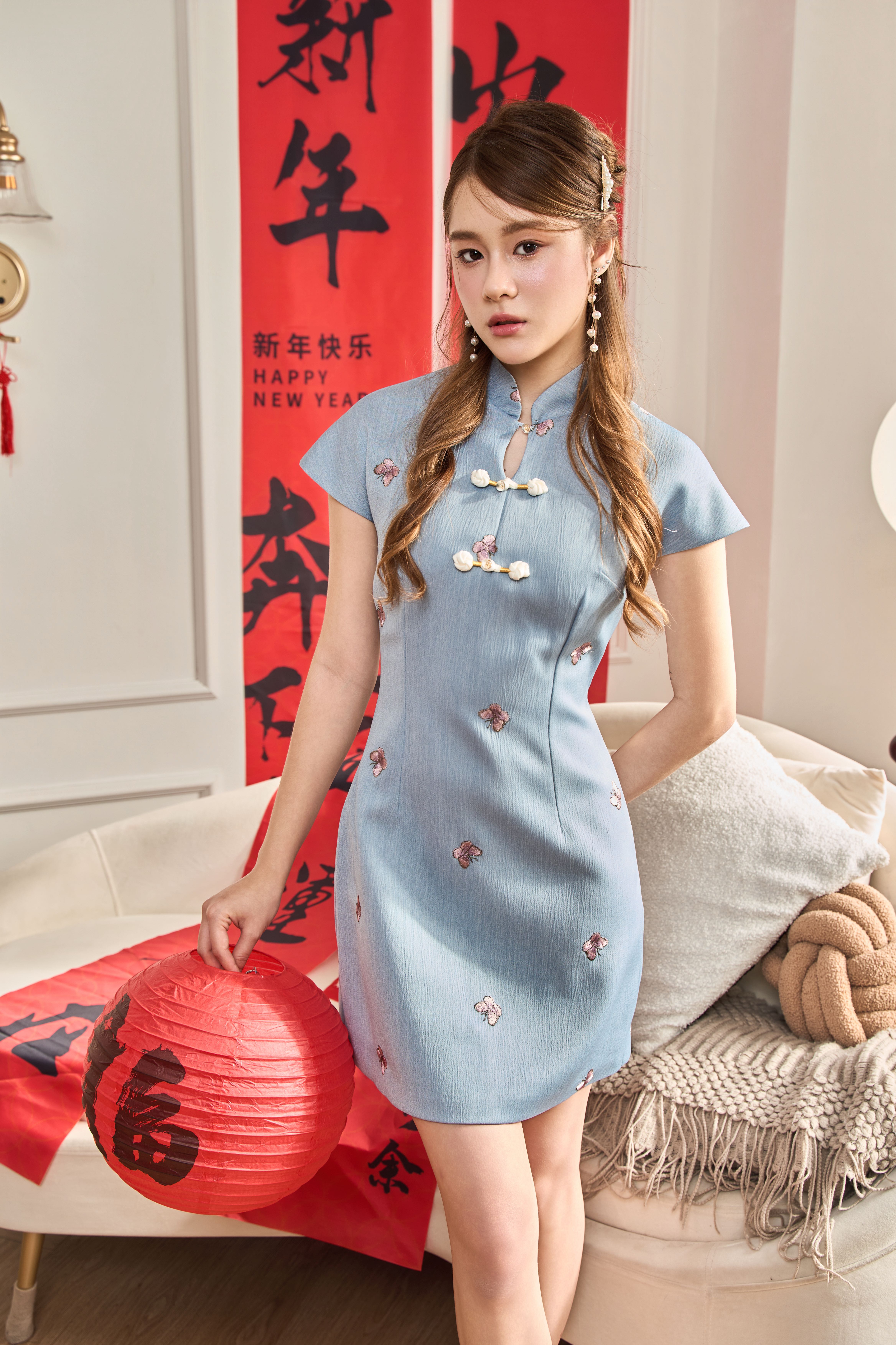 《亲子-女》粉蝴蝶刺绣高质感纹理面料旗袍