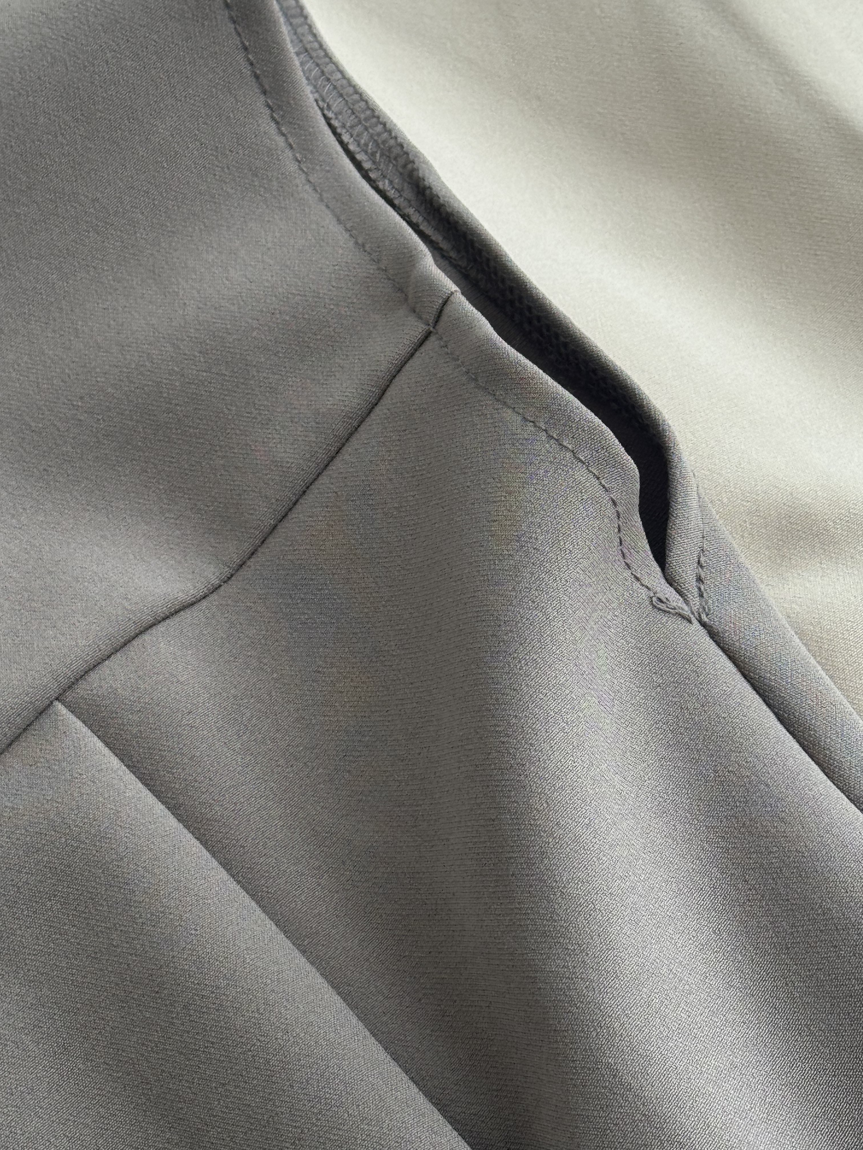 琥珀钮修身无袖上衣