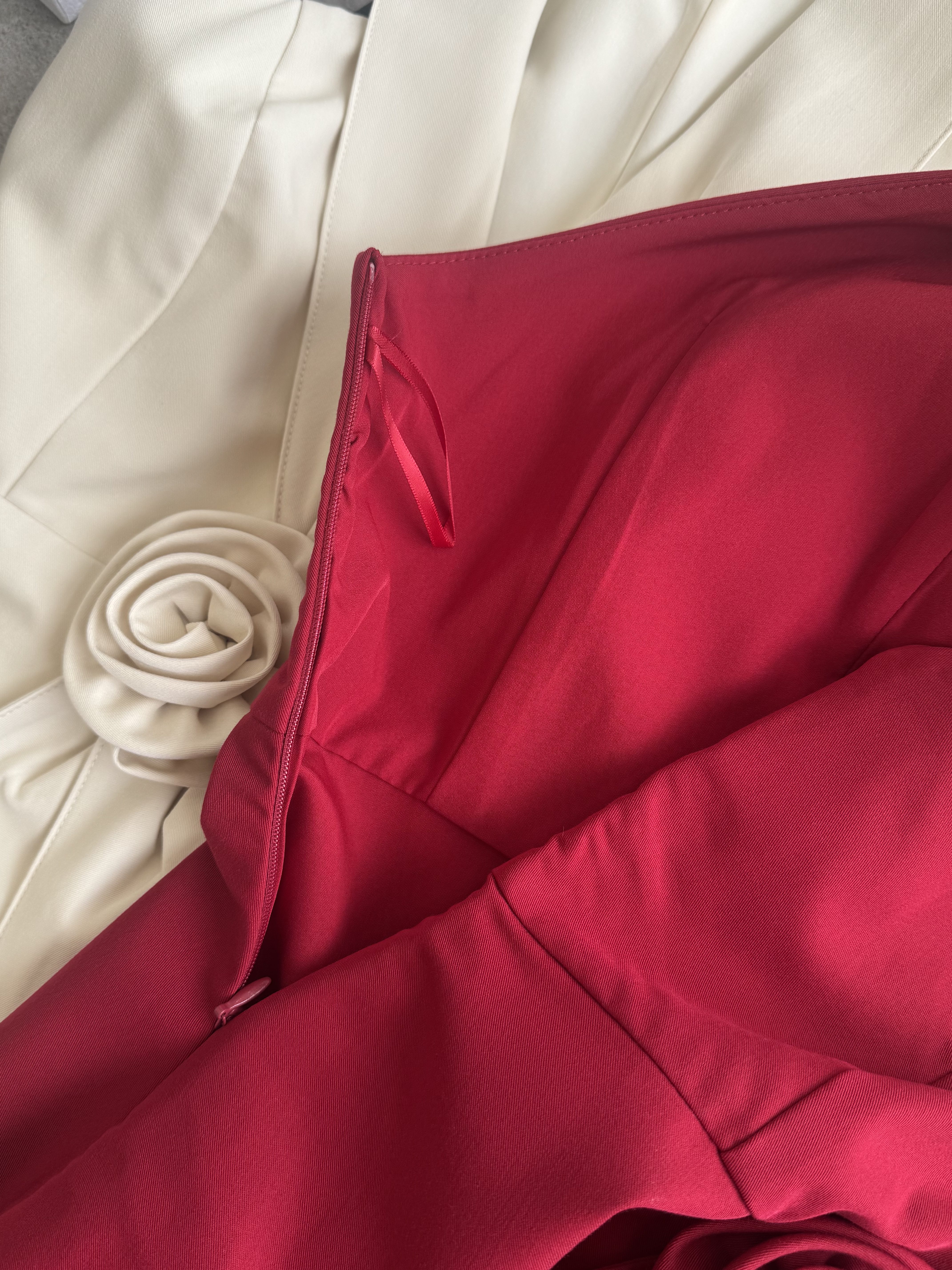 气质玫瑰斜尾挂脖Top