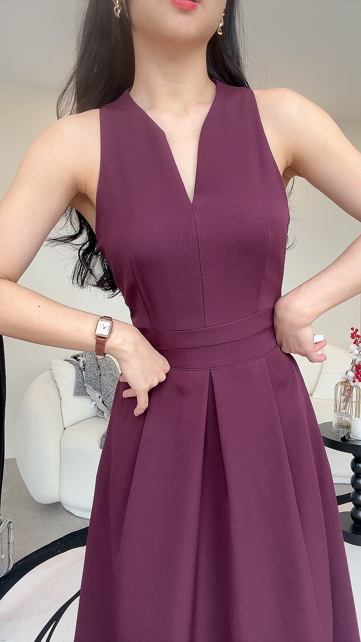 V领无袖腰线连身裙