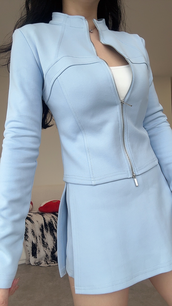 Sporty长袖外套裤裙三件式