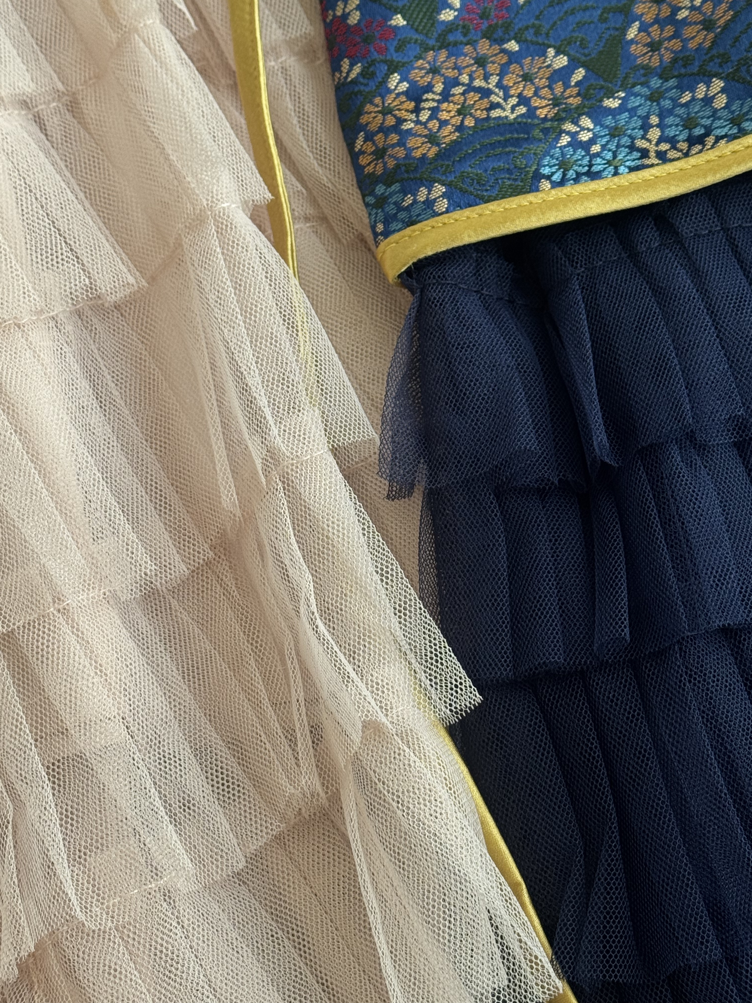 《新年旗袍》纱裙扇子刺绣套装