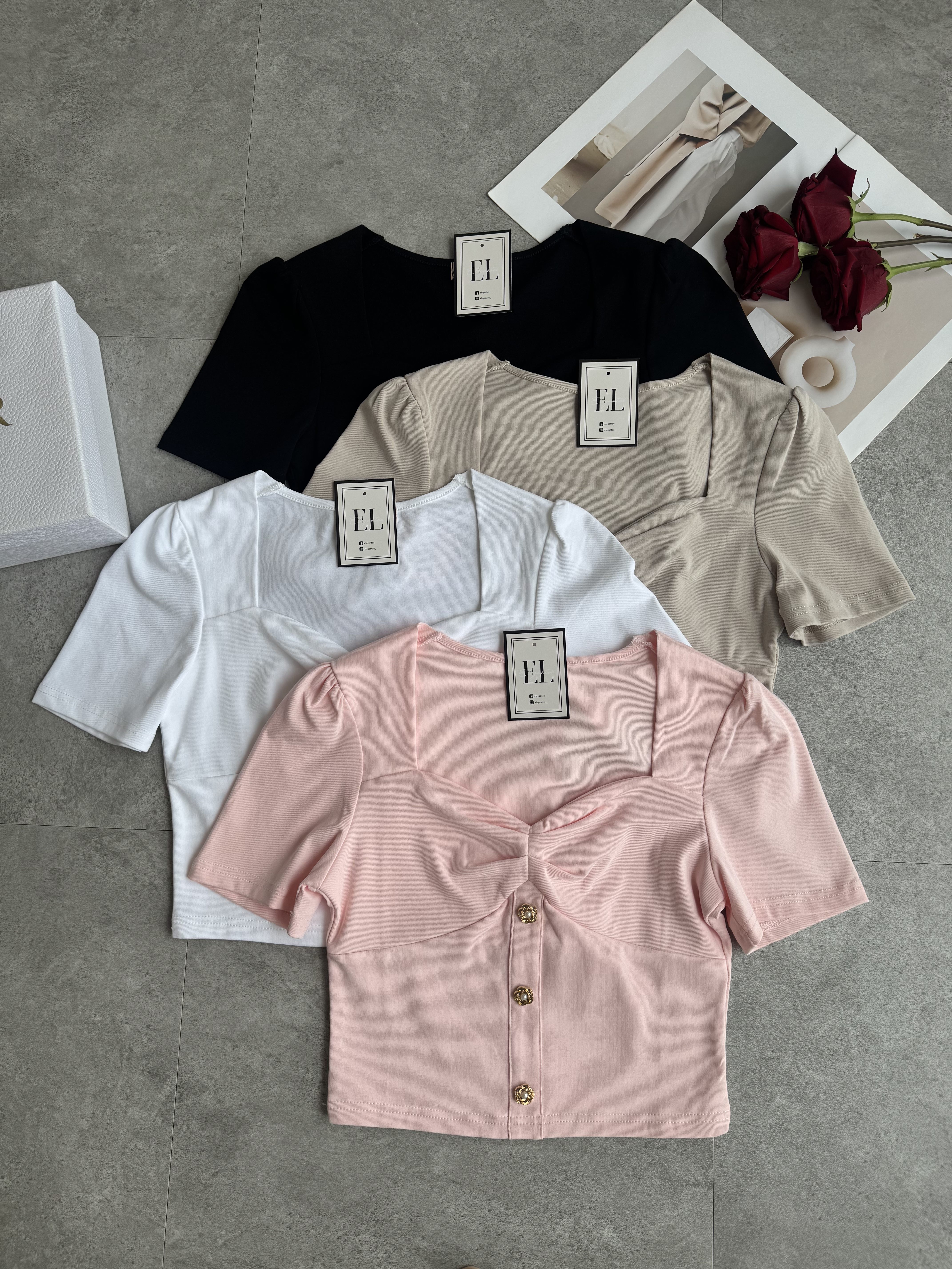 金扣珍珠方领短袖Tee