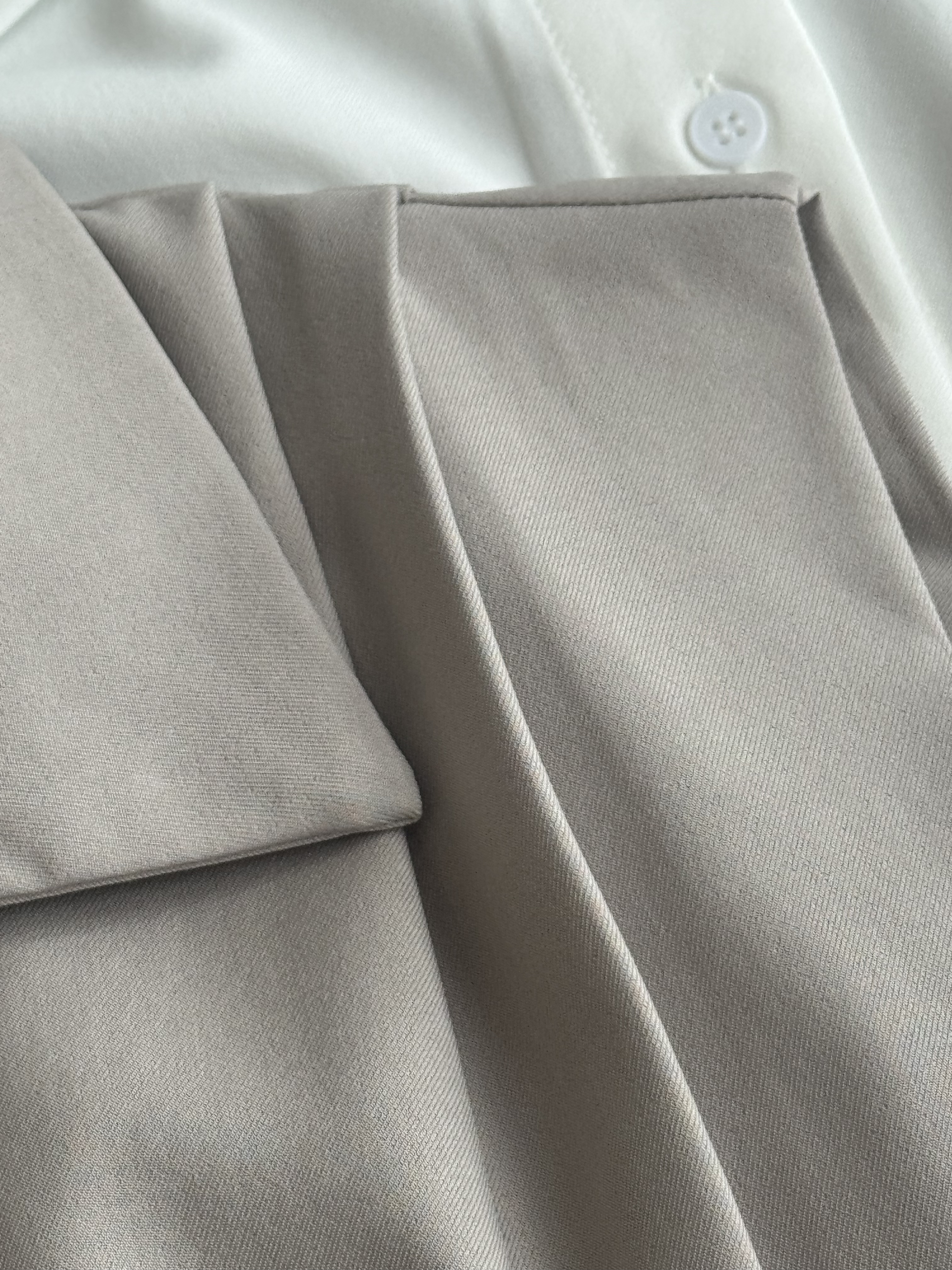 遮肚直角肩Peplum衬衫