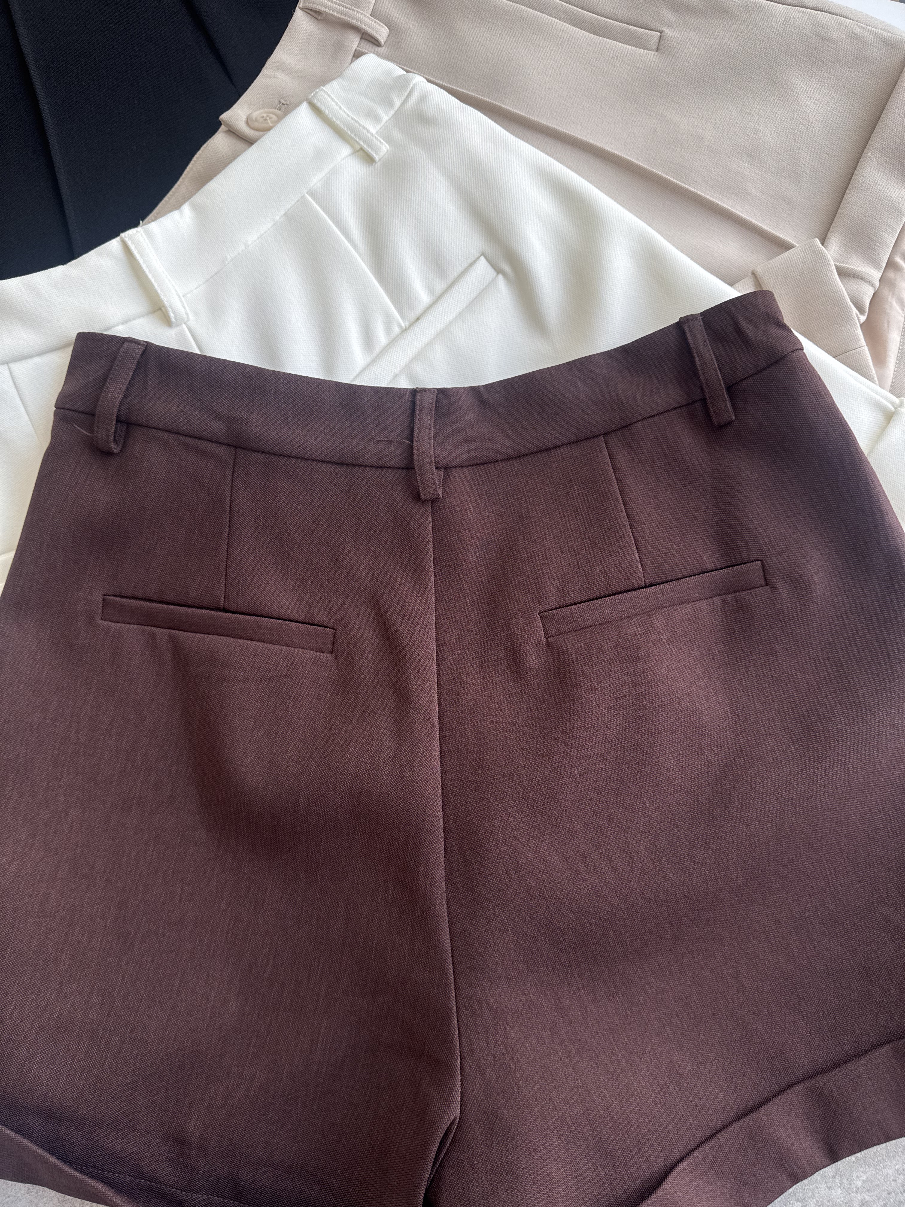 《高品》 直线卷边短裤