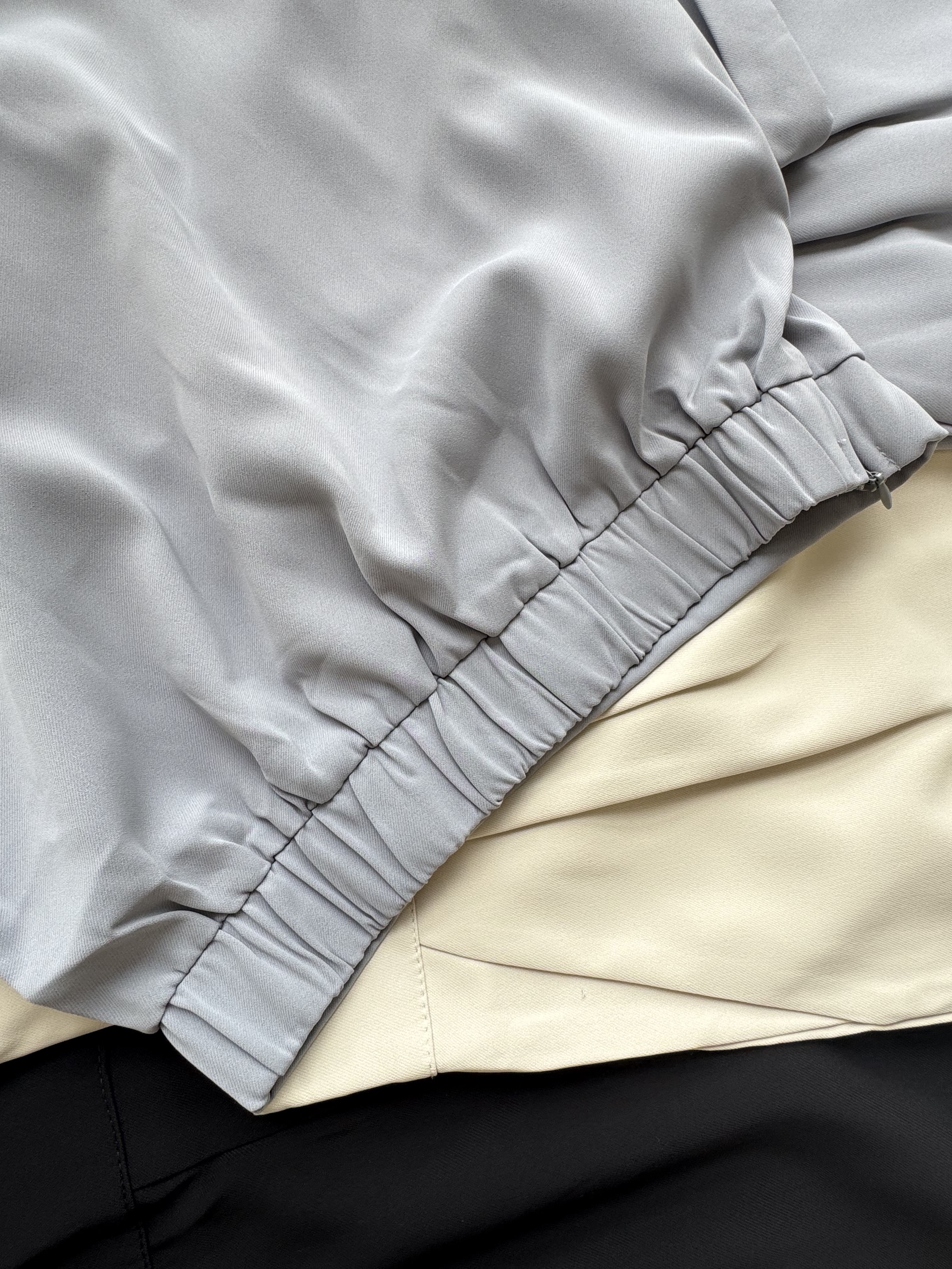 卷袖翻领塑胶腰带长裤套装