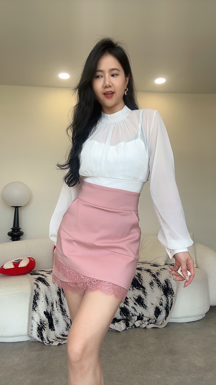 交叉蕾丝边厚腰版短裙