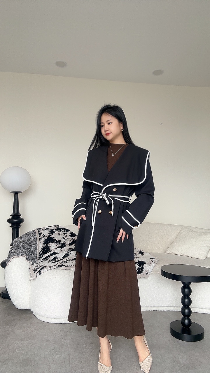 白线大翻领风衣