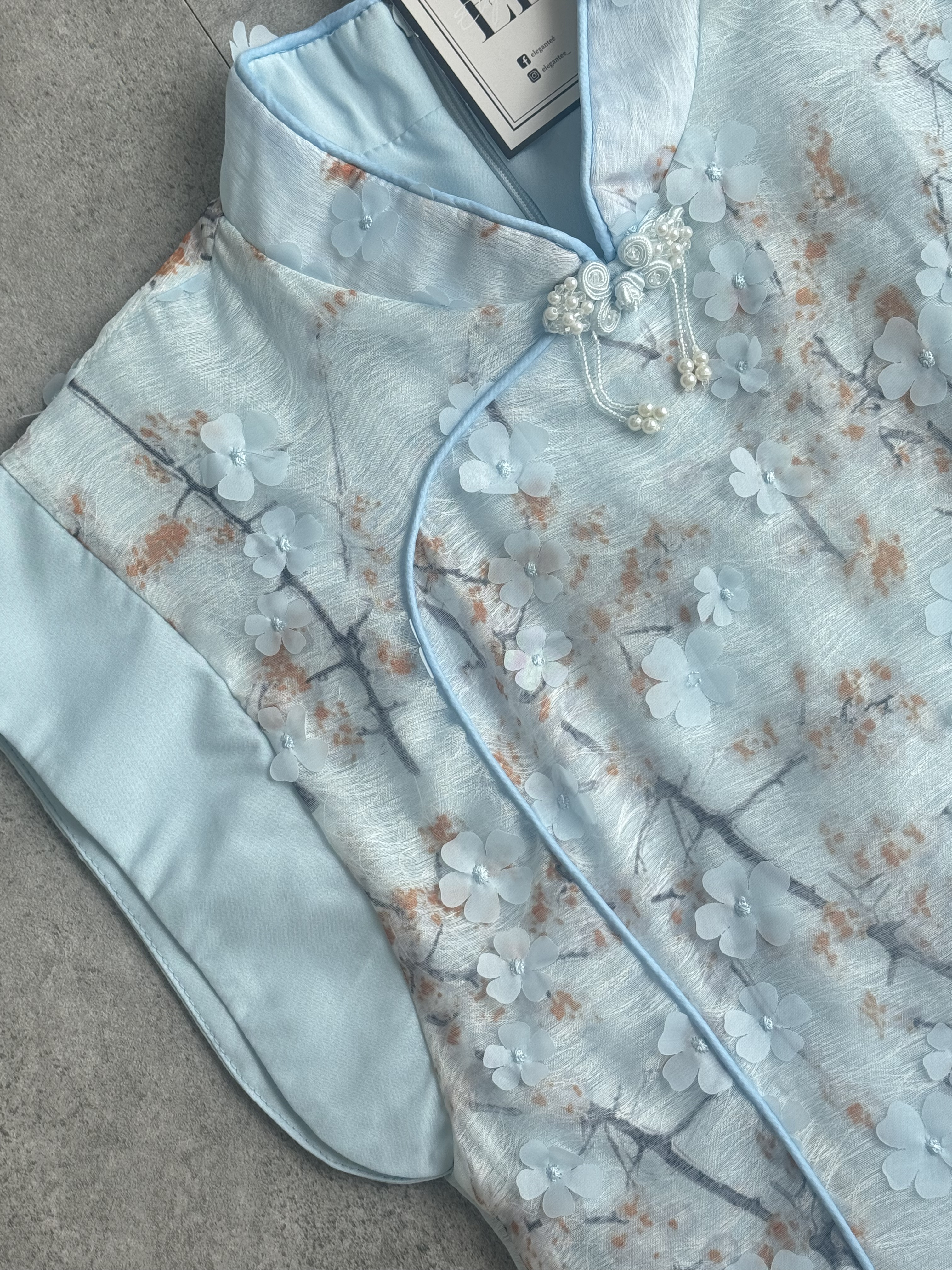 《新年》一节袖立体碎花旗袍