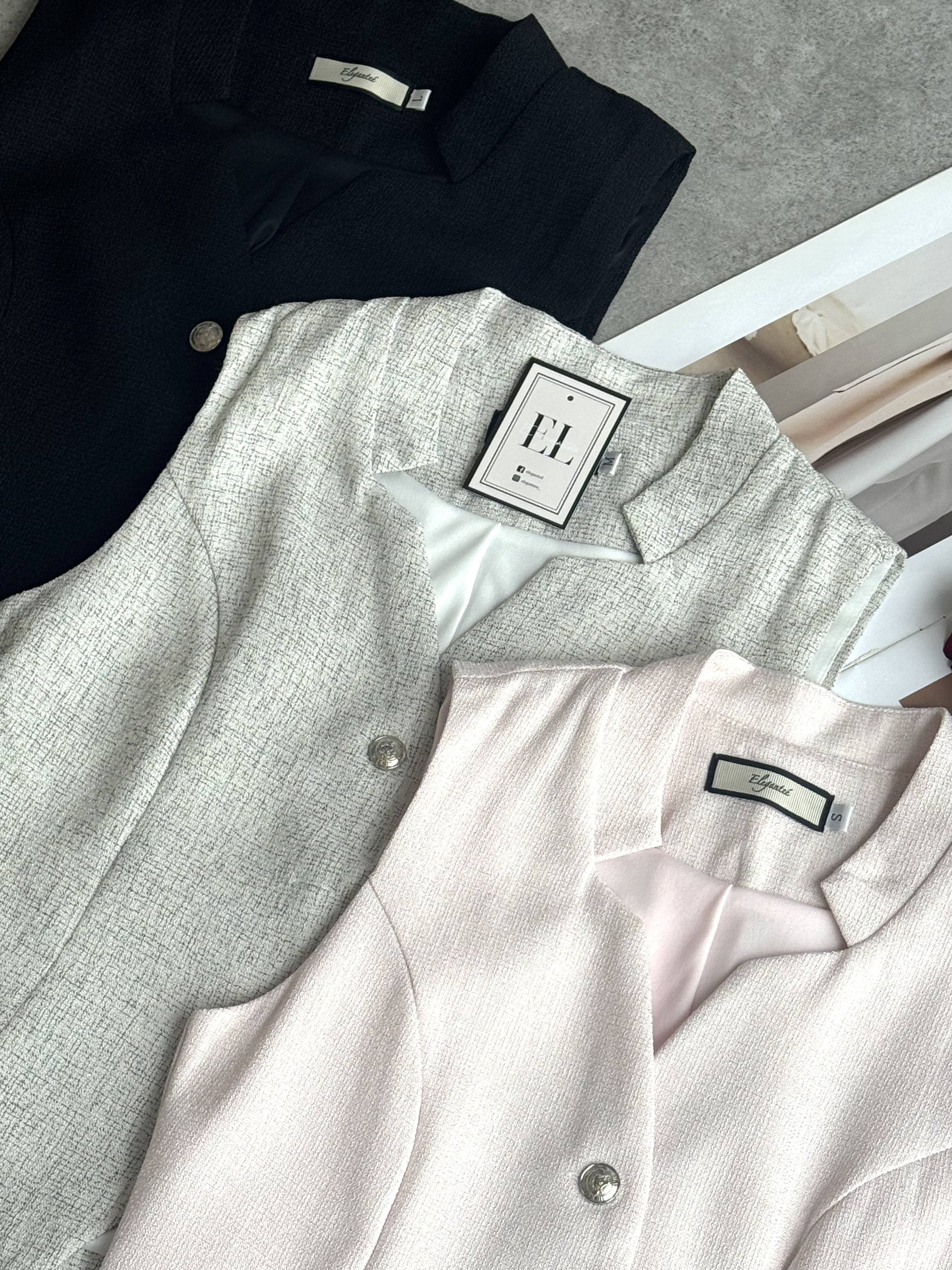 小香银扣马甲短裙套装