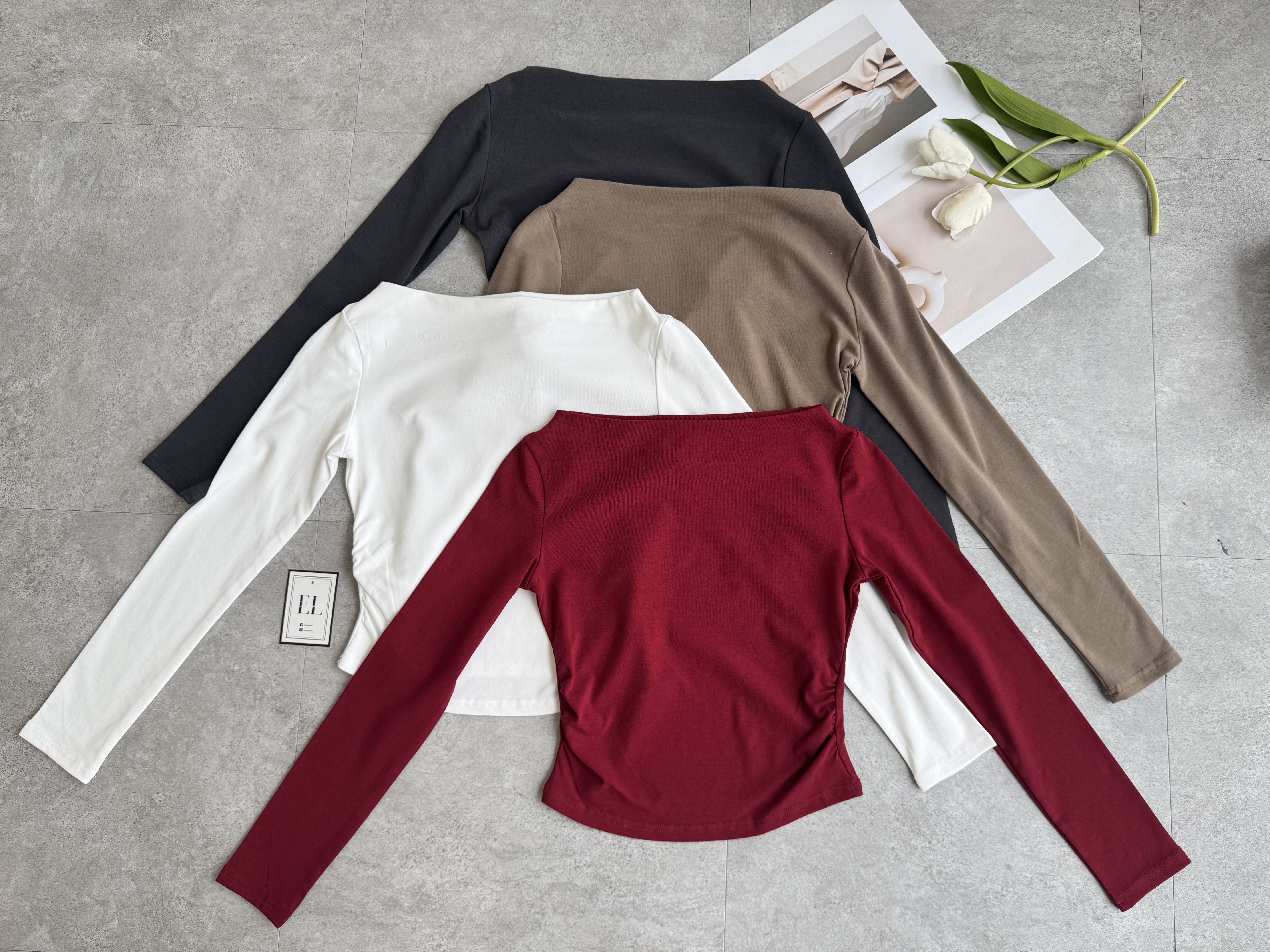 收腰褶皱一字领长袖Top