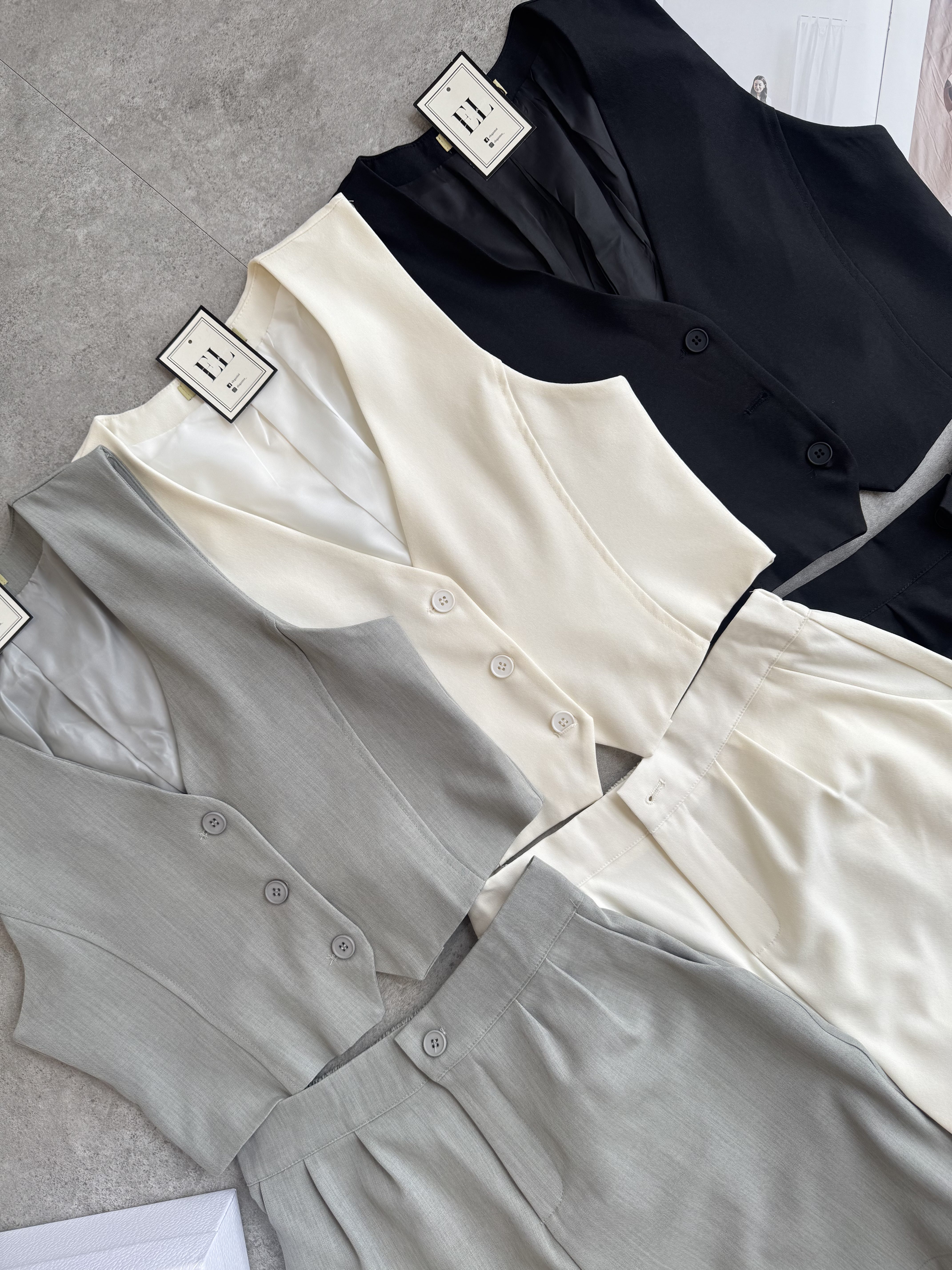 老钱4分低领马甲套装