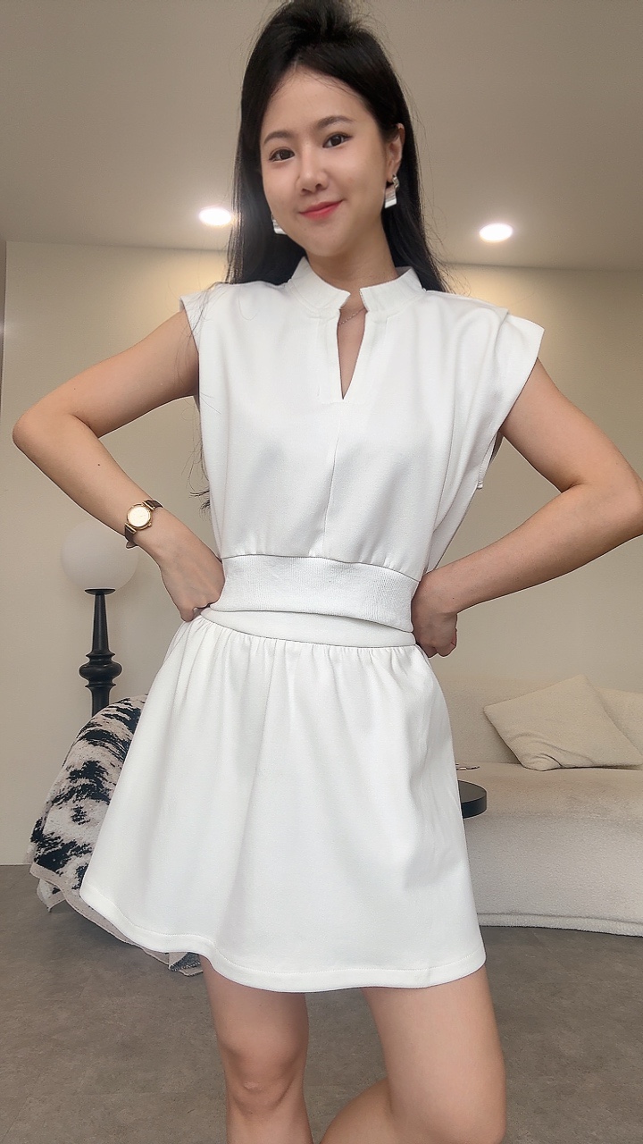 Sporty风过肩袖立领短裙套装