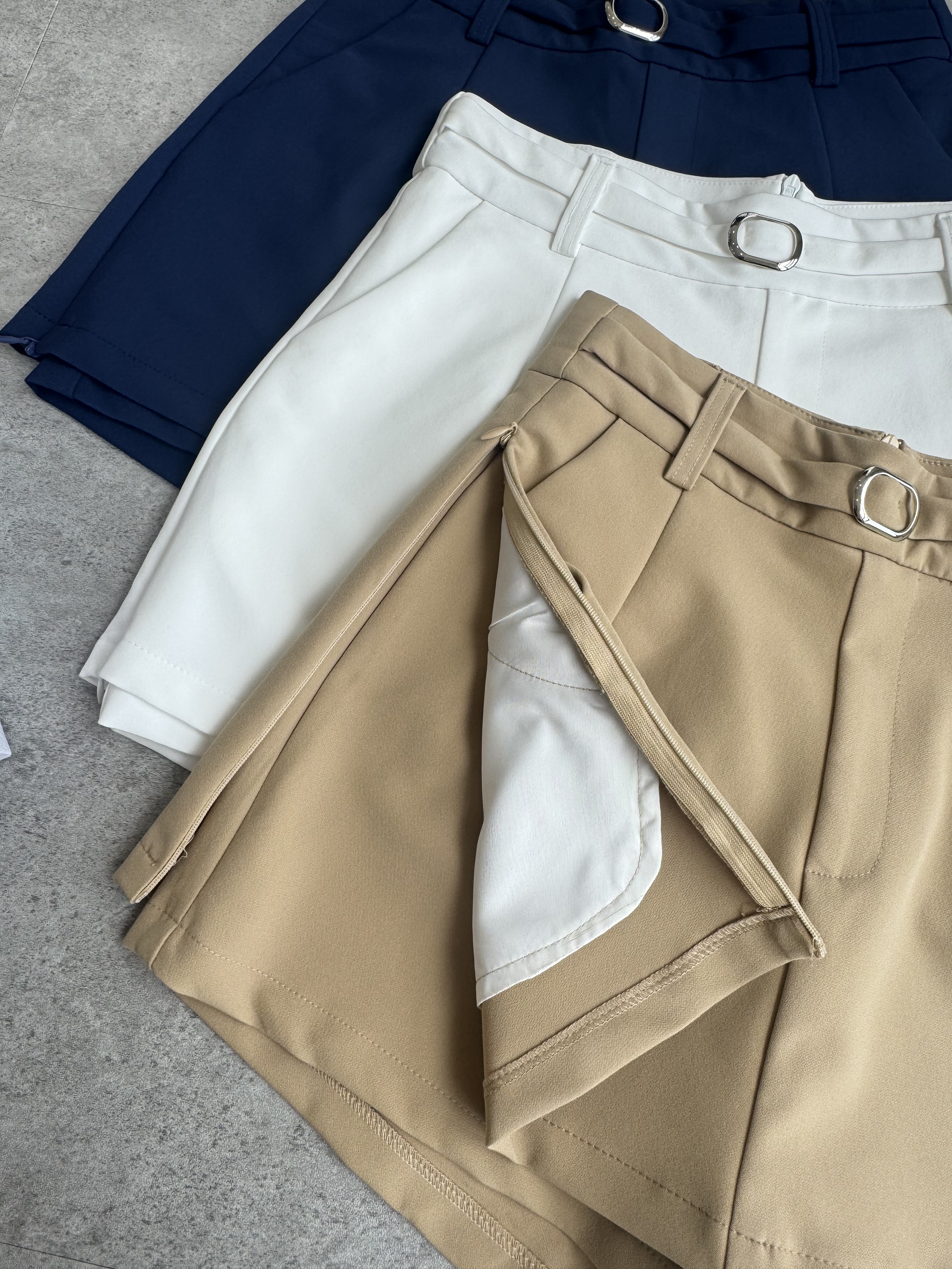 银扣两侧拉链短裤裙