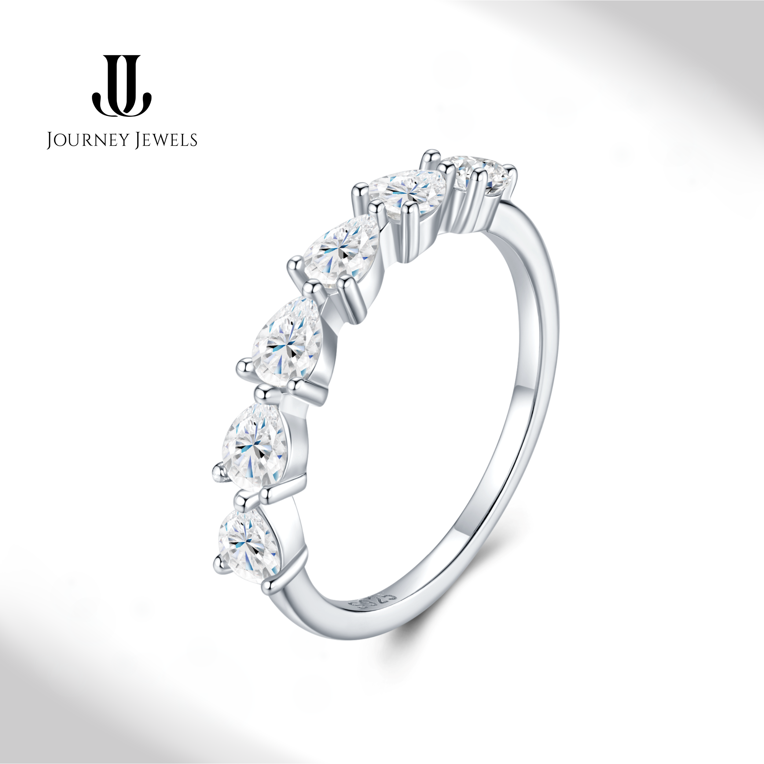 R41 - Serene Line Moissanite Ring 