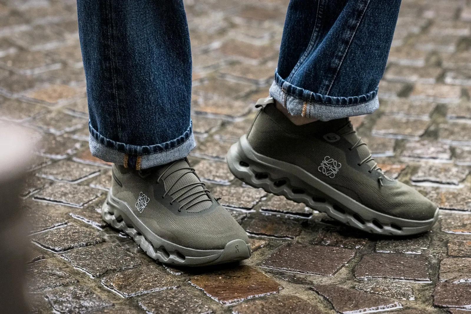 新品未使用　41サイズ売切　　On×ロエベ　クラウドティルト 新品未使用41サイズ売切On×ロエベクラウドティルト