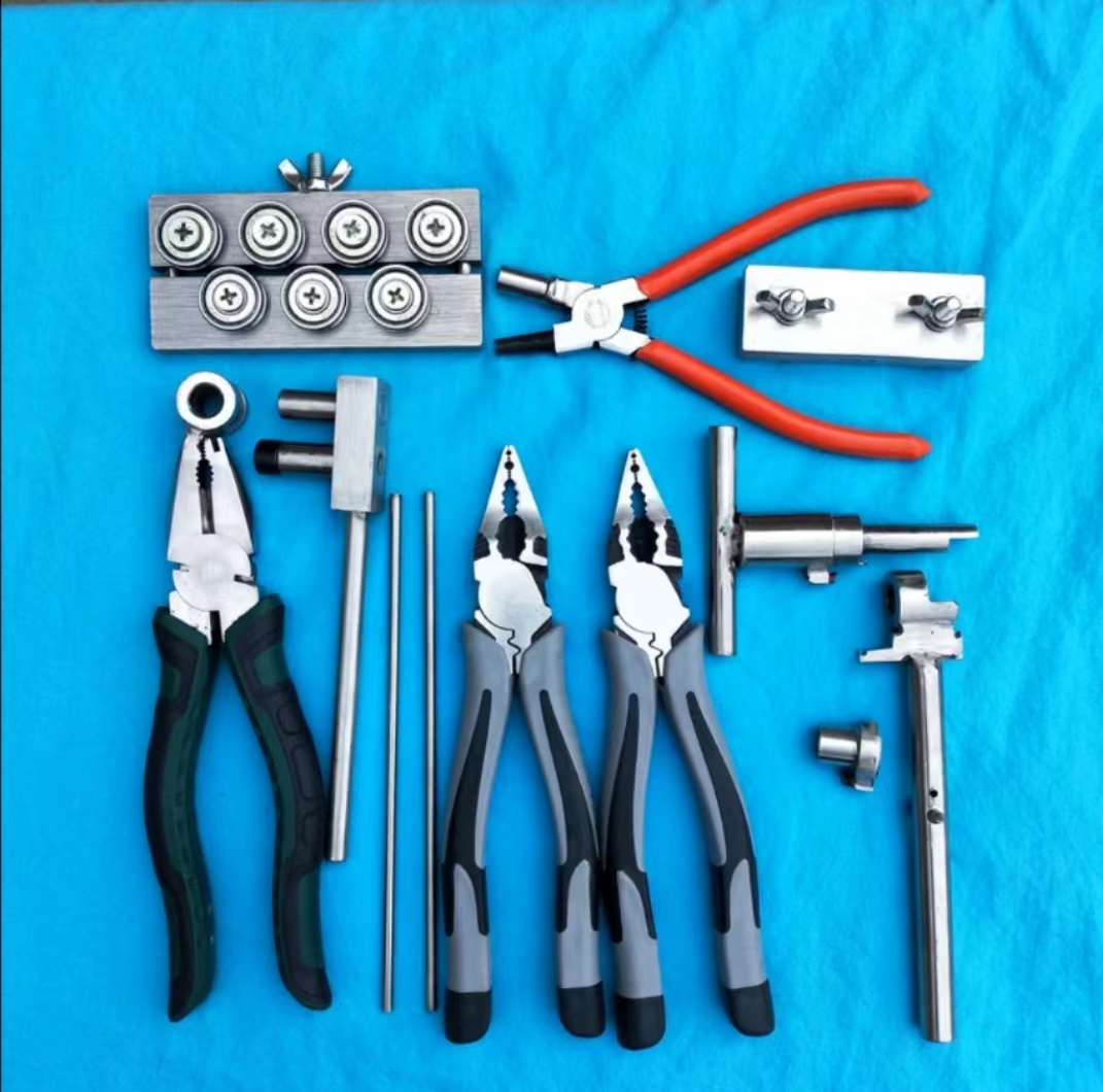 Handmade keychain tool (customised model)