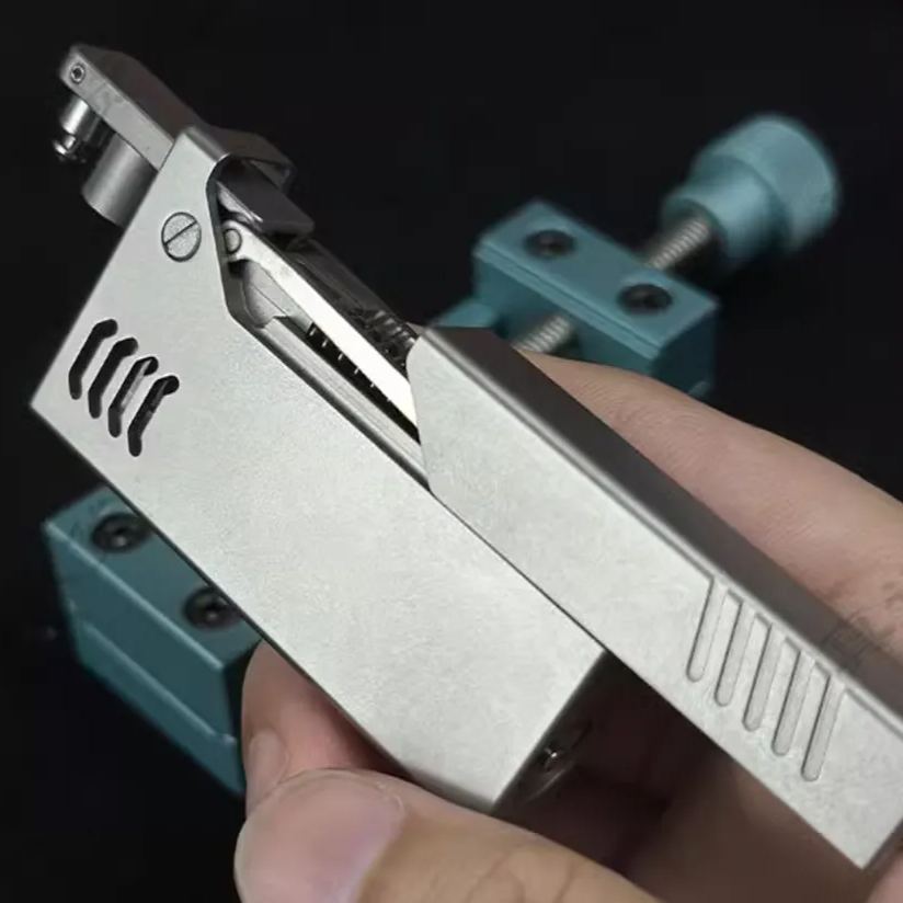 Titanium Kerosene Lighter Wolverine Semi-Automatic Mechanical Gun Bolt Type Replacement Flints