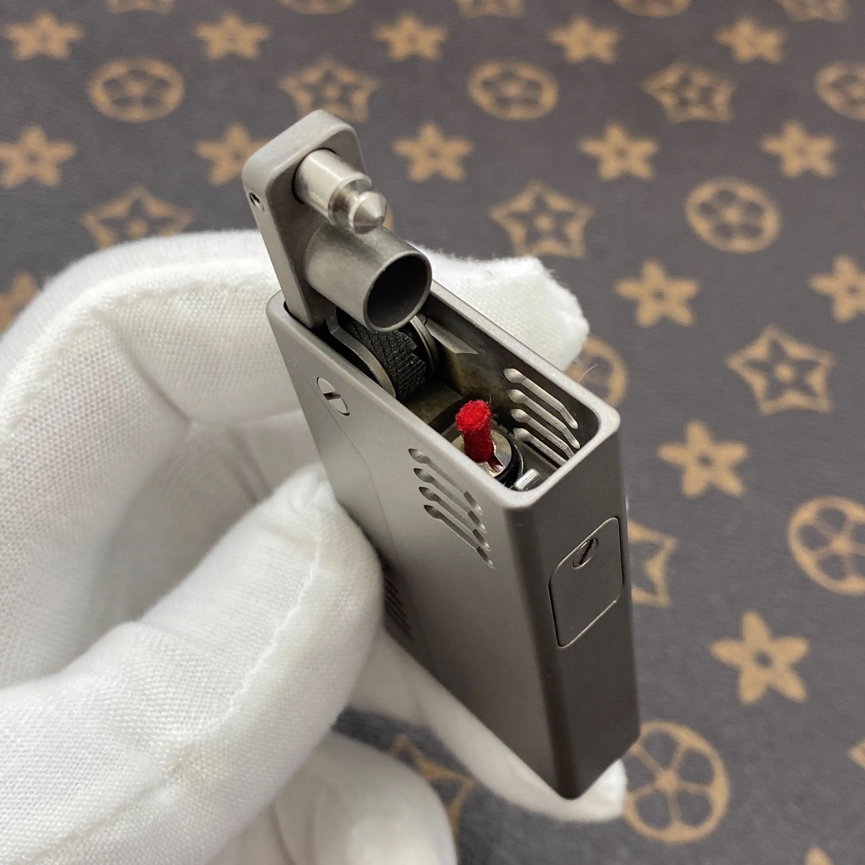 Titanium Kerosene Lighter Wolverine Semi-Automatic Mechanical Gun Bolt Type Replacement Flints