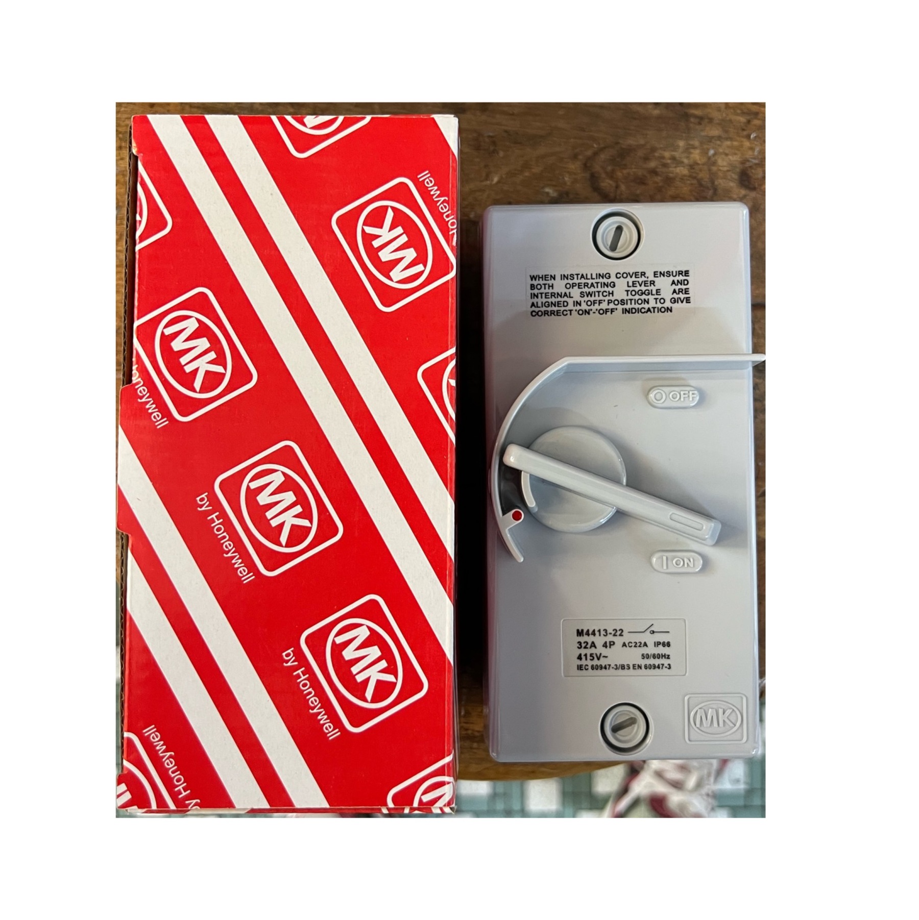 MK Honeywell Switch Isolator 2 Poles/ 4 Poles-GoKimDiam Hardware Shop Shop online for all your hardware needs at GoKimDiam Hardware Shop (by Kak Heng Hardware)! From wide range of hardware tools, premium paint supplies to essential tools for home DIY projects. Enjoy free islandwide delivery with min. $120 online order to Orchard, Tuas, Jurong, Punggol, Bedok, Sengkang, Hougang, Bukit Timah, Bukit Panjang, Bukit Batok etc. Shop with us today! Or, visit our Hardware Shop in Sembawang!